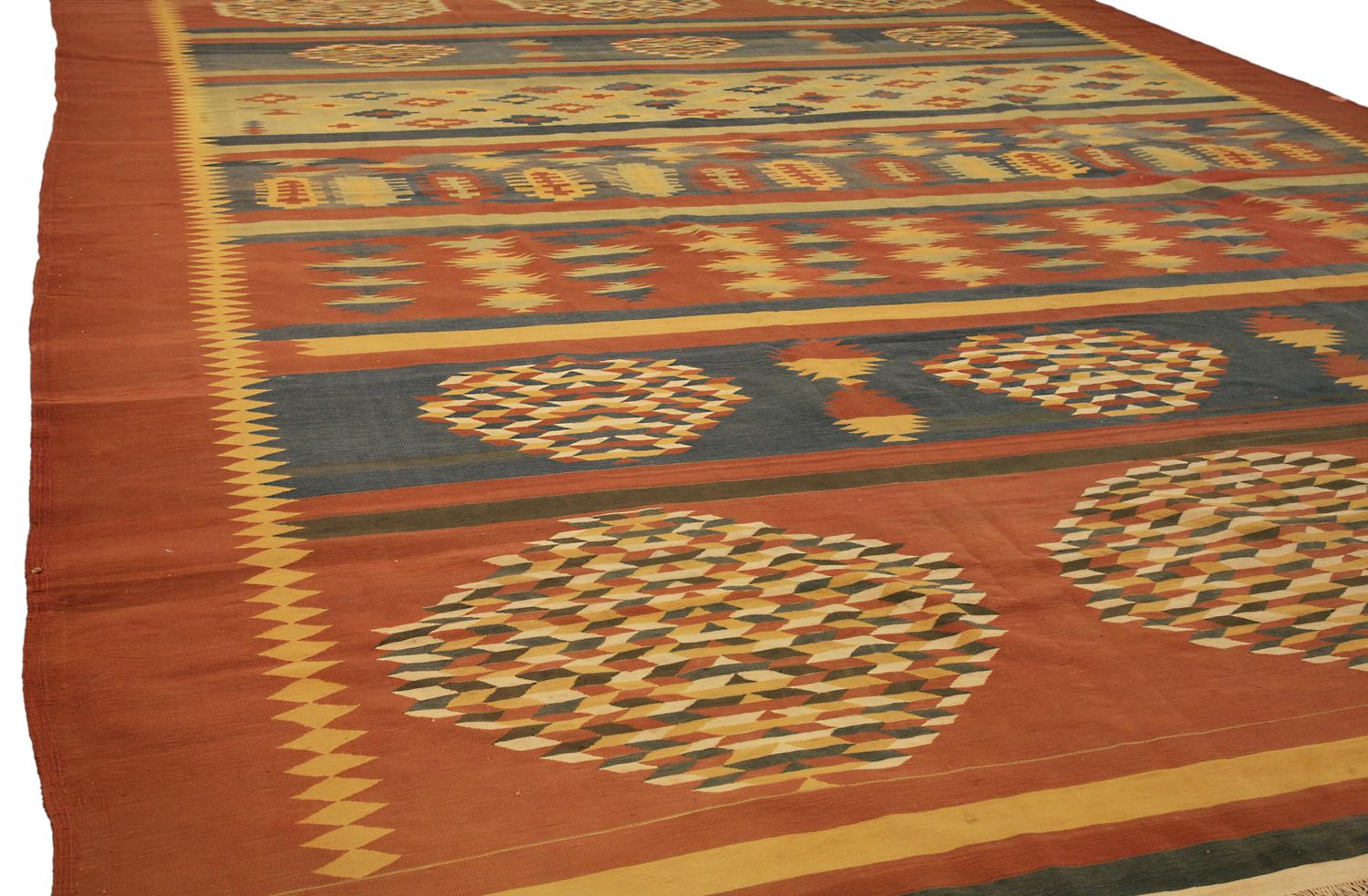 Antique Indian Dhurrie Wool Geometric Design Kilim, ca. 1920 For Sale 3