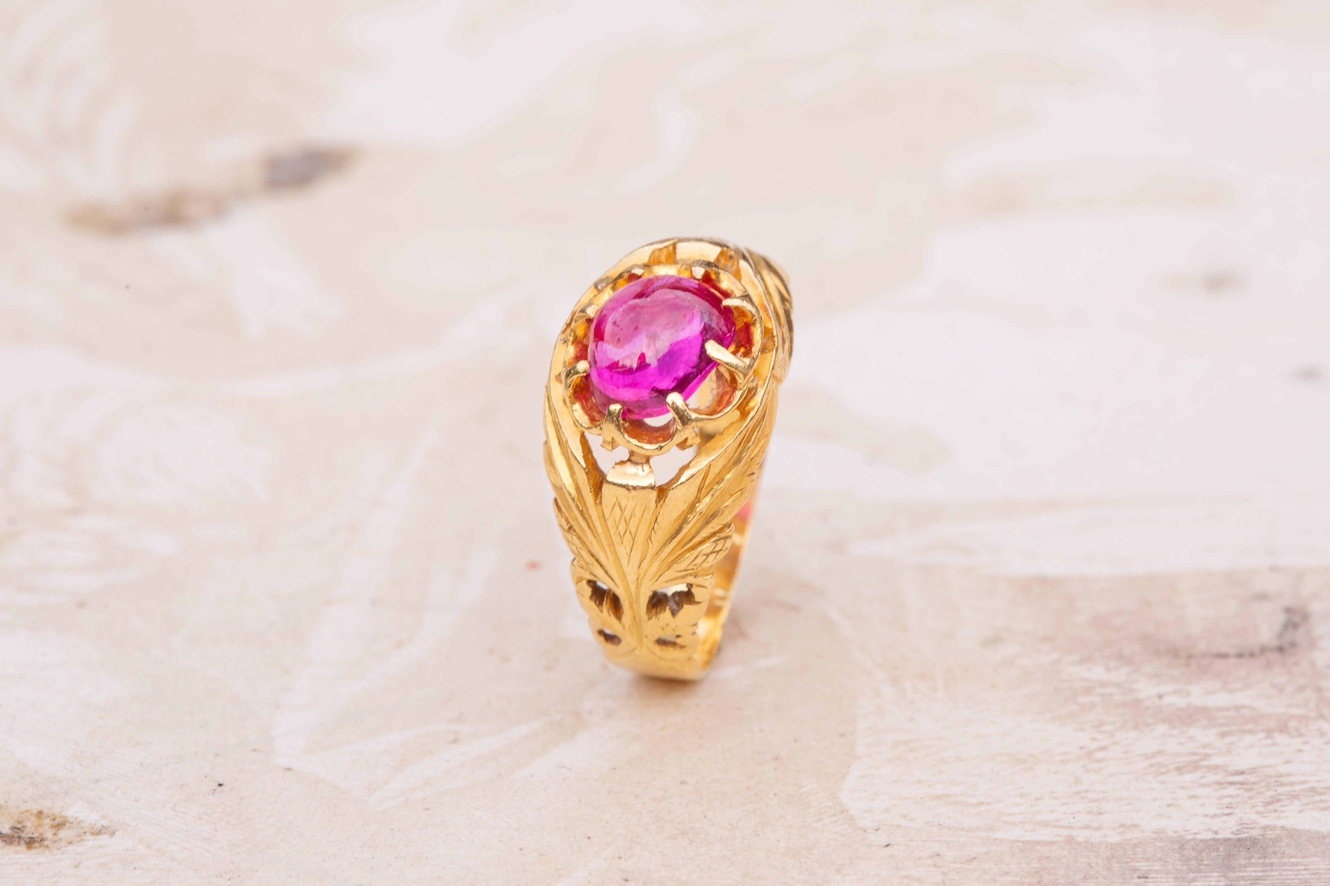 Late Victorian Antique Indian Gold Ruby Cabochon Ring Mughal Period For Sale
