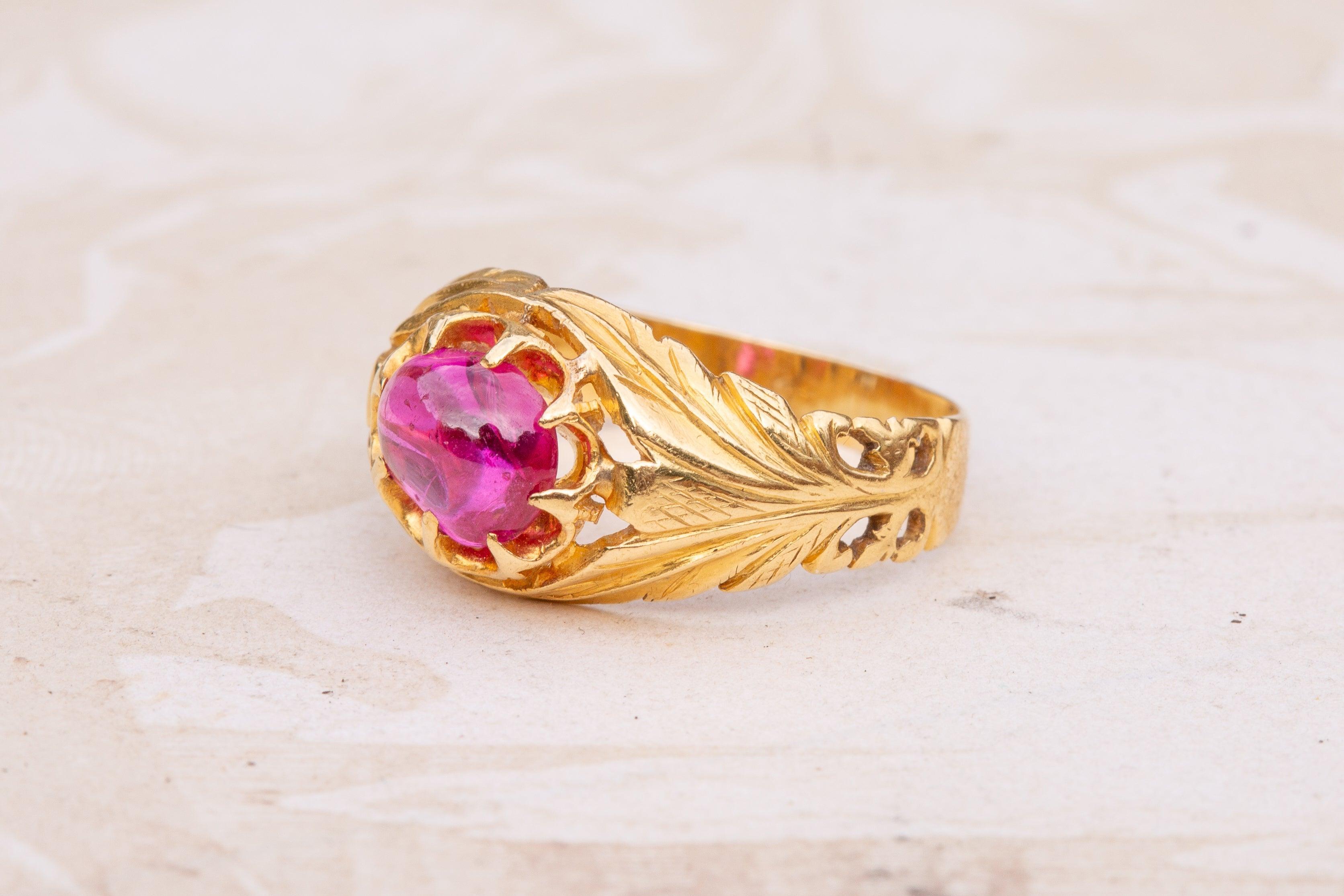 Women's or Men's Antique Indian Gold Ruby Cabochon Ring Mughal Period For Sale