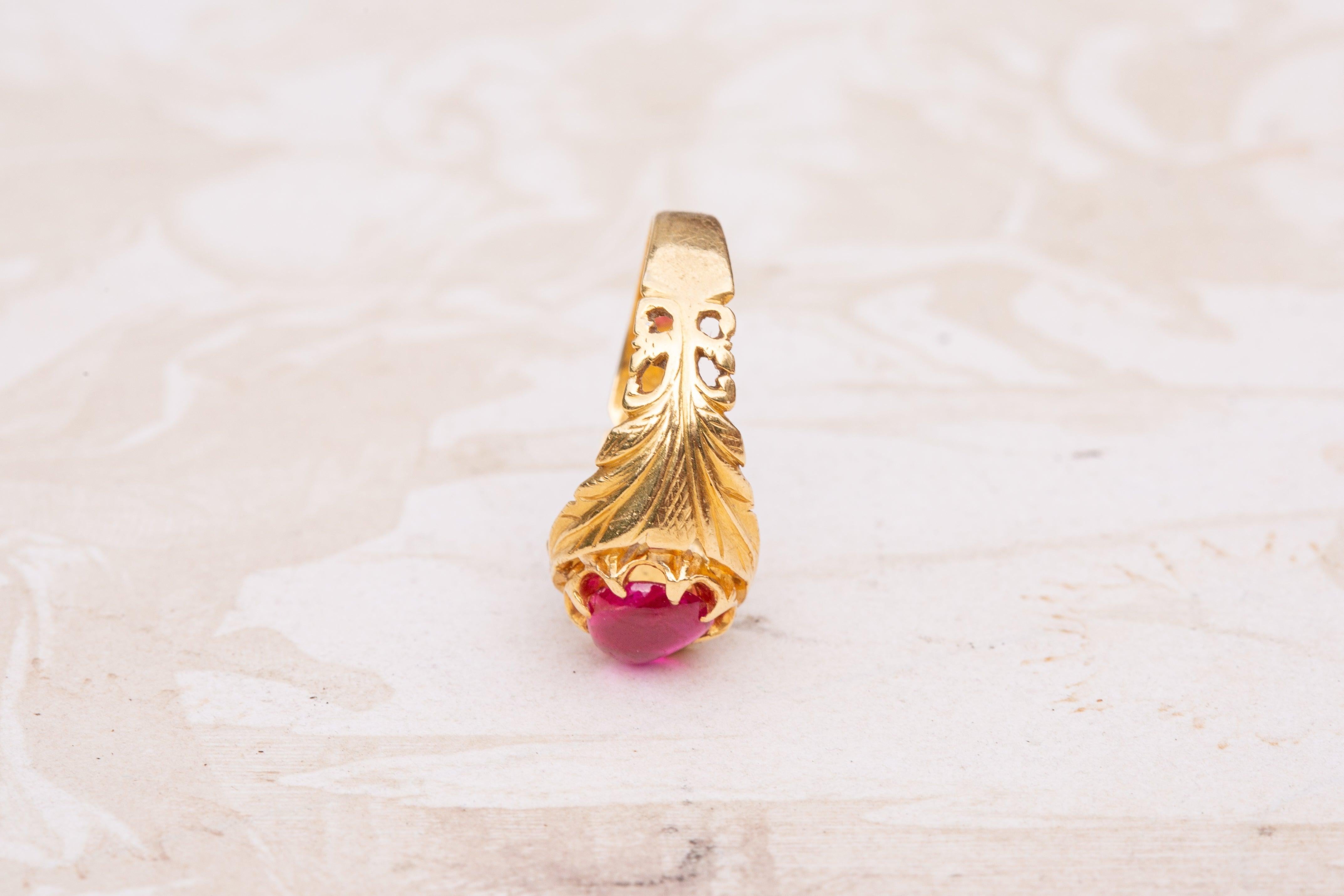 Antique Indian Gold Ruby Cabochon Ring Mughal Period For Sale 3