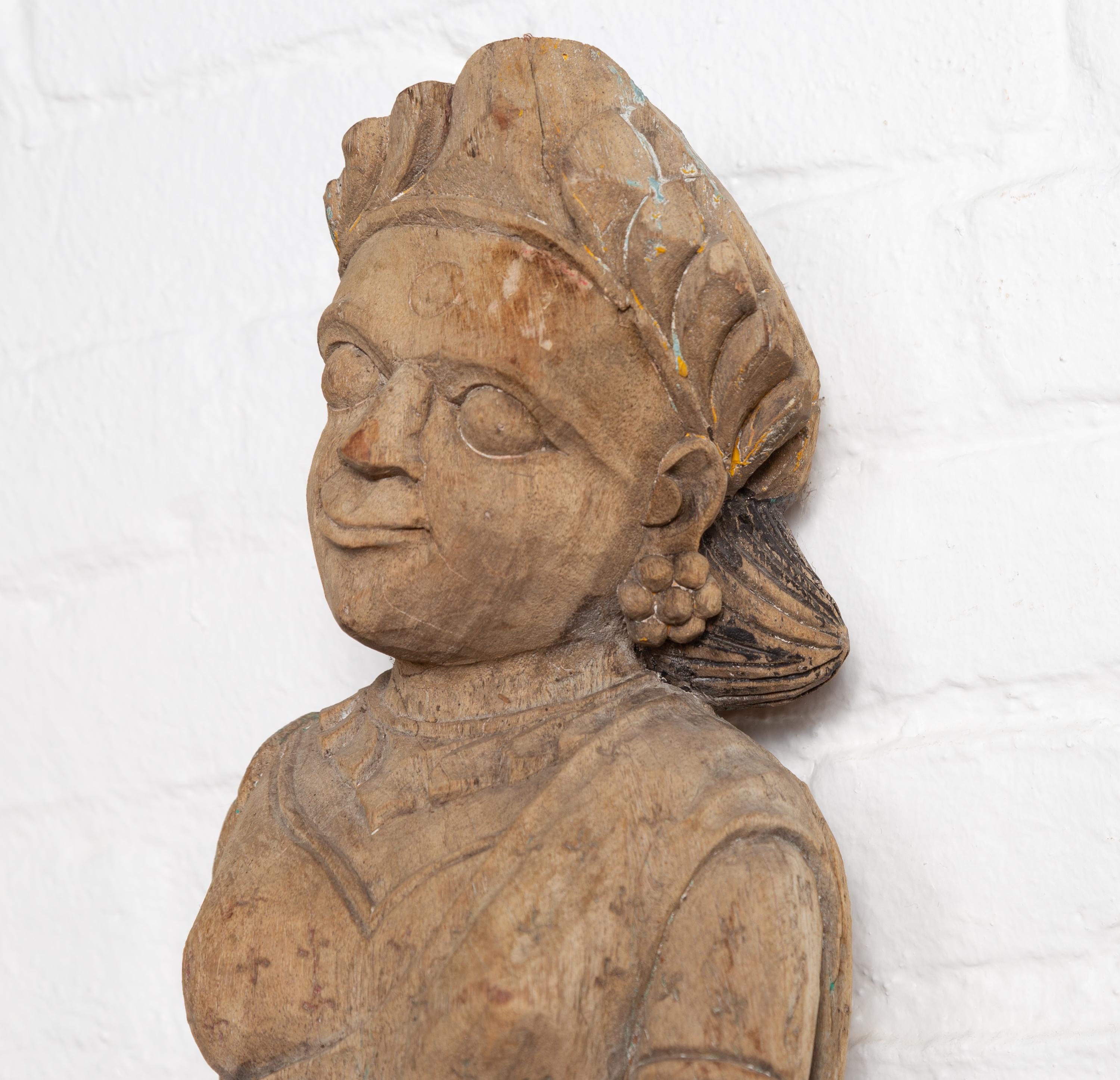 Antique Indian Gujarat Hand Carved Temple Carving Statue Depicting a Woman In Fair Condition For Sale In Yonkers, NY