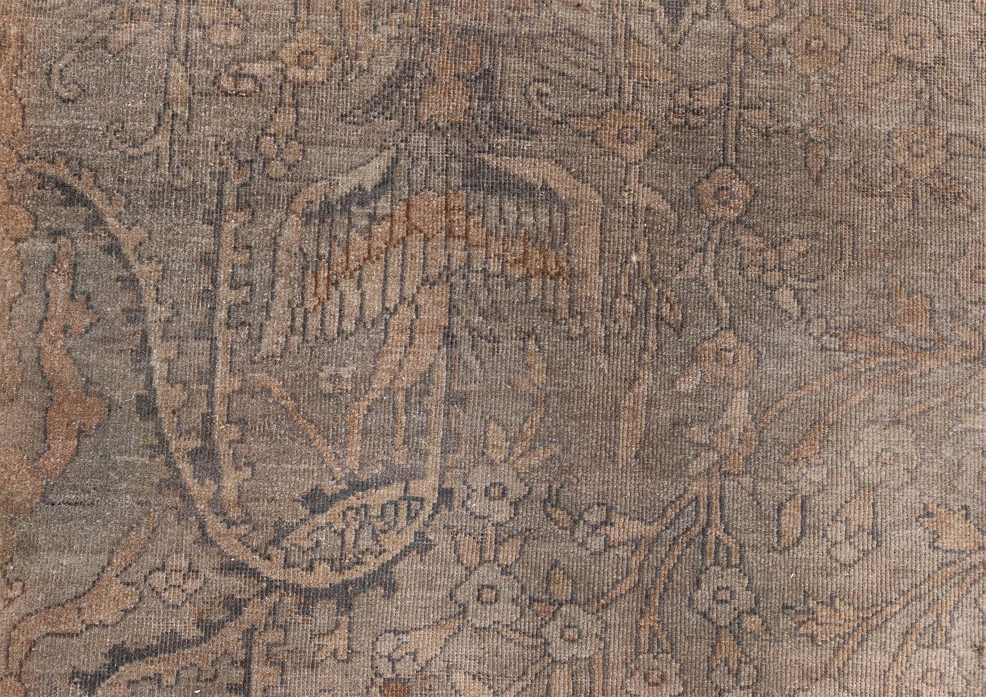 Doris Leslie Blauer antiker indischer handgefertigter Teppich aus Wolle im Angebot 1