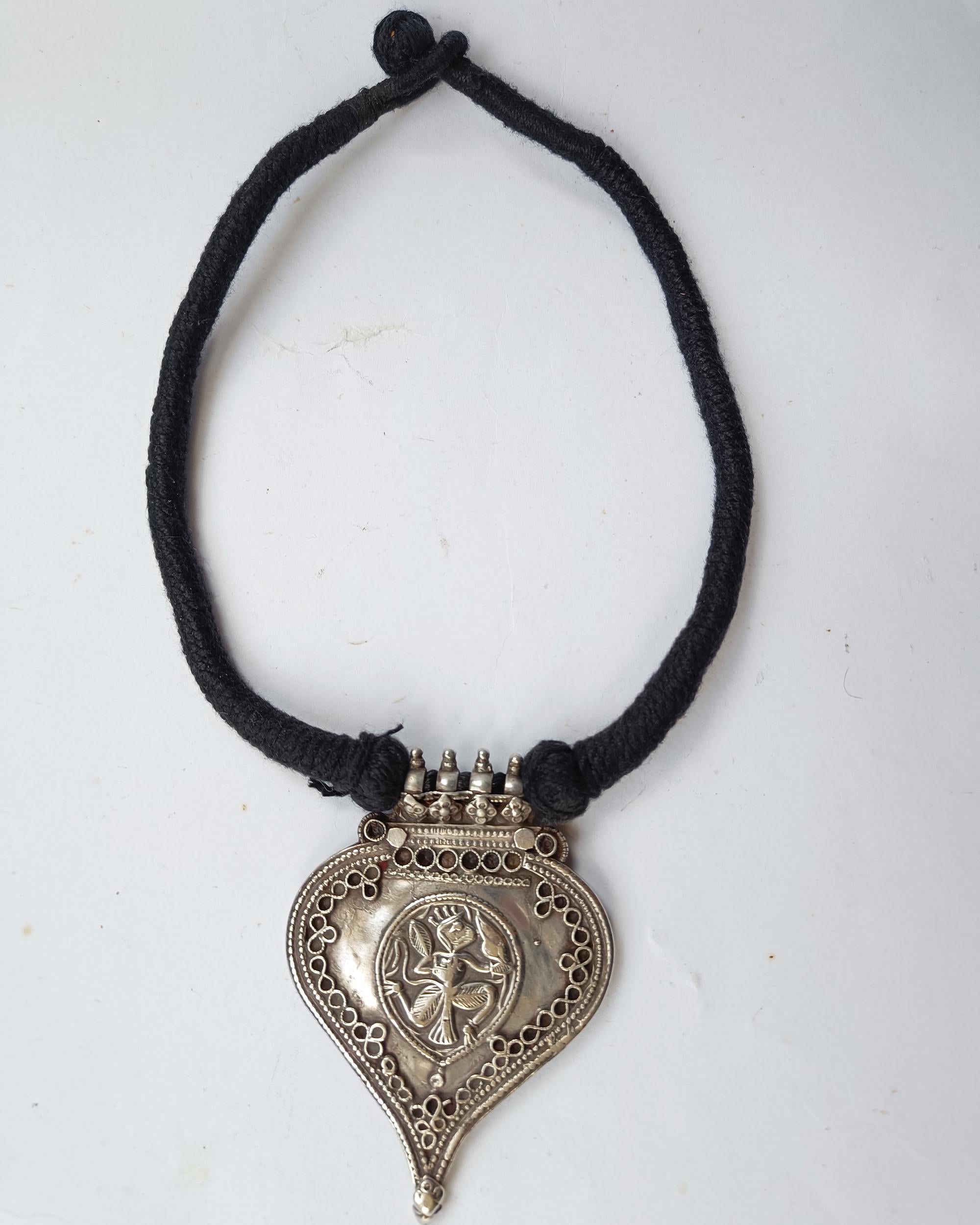 Antique Indian Hindu Silver Amulet necklace Ritual wearable collectible Asian In Good Condition For Sale In London, GB