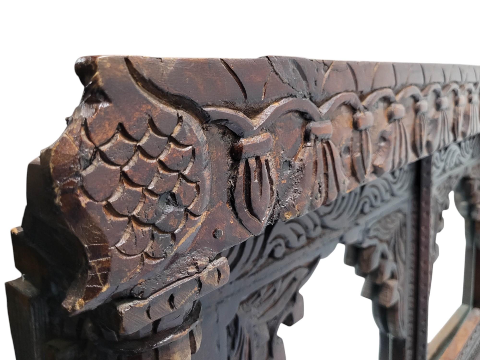 Bois Antique Mirror indien de style Jharokha, fin 19e-début 20e siècle en vente