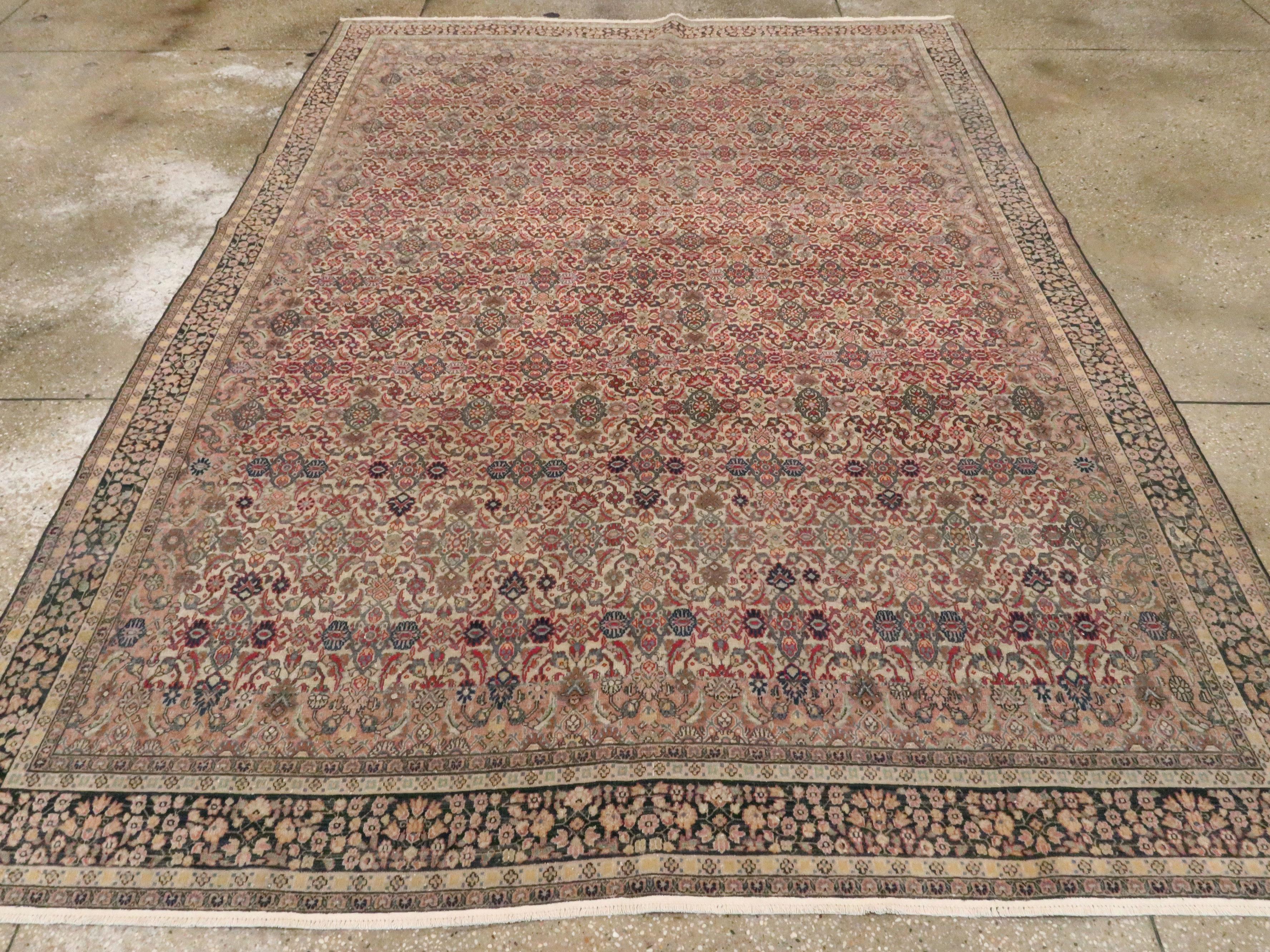 Antique Indian Lahore Carpet In Good Condition For Sale In New York, NY