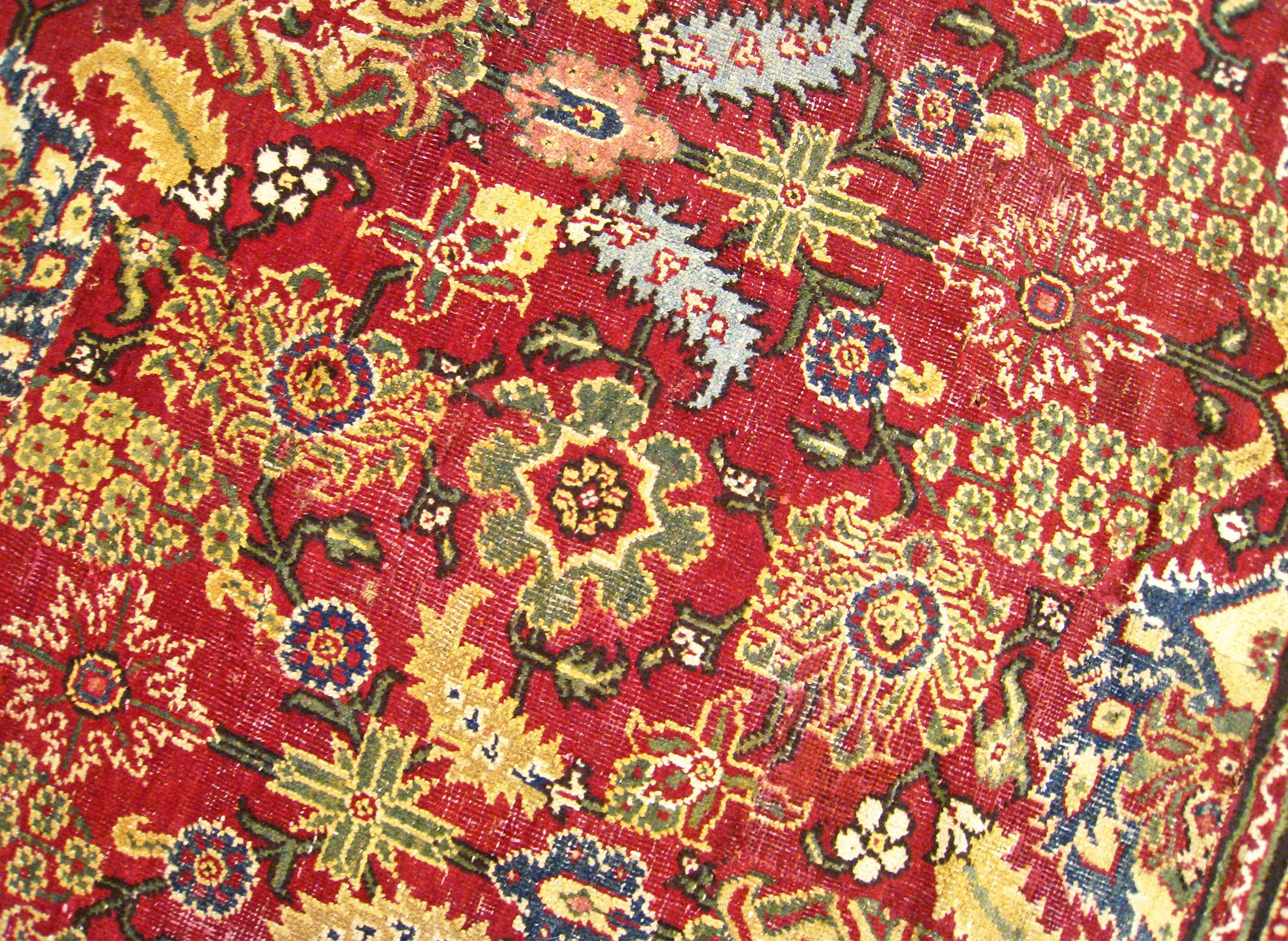 Tapis oriental indien ancien de Lahore, taille adaptée à la pièce, design symétrique en vente 4