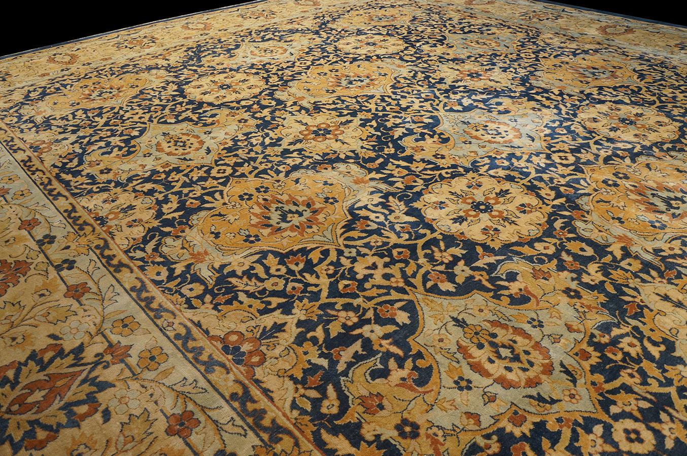 Early 20th Century Indian Lahore Carpet ( 17'3