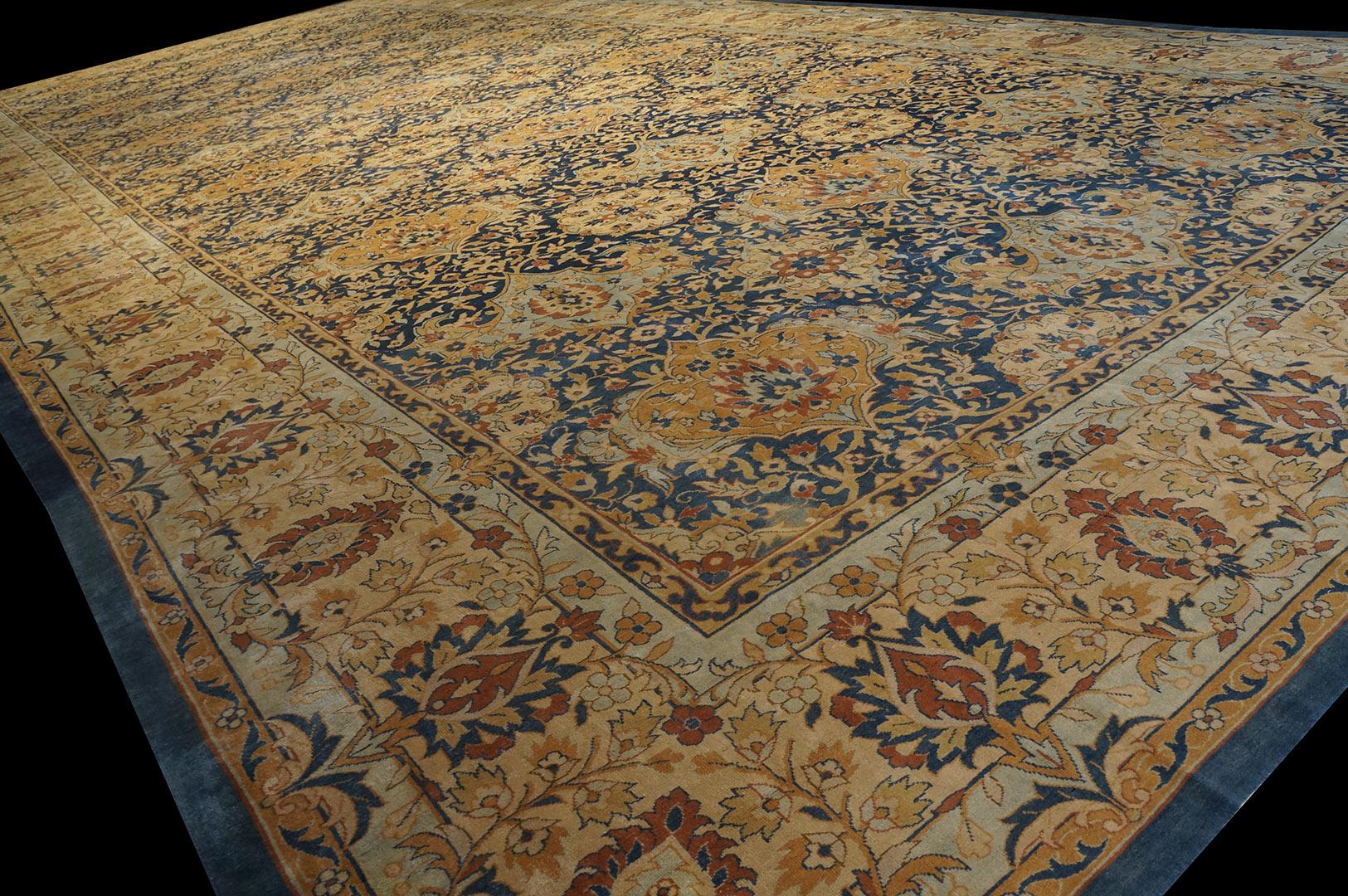 Agra Early 20th Century Indian Lahore Carpet ( 17'3