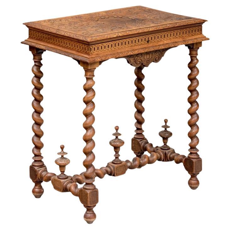 Ancienne table à torsion en orge sculptée de fabrication indienne