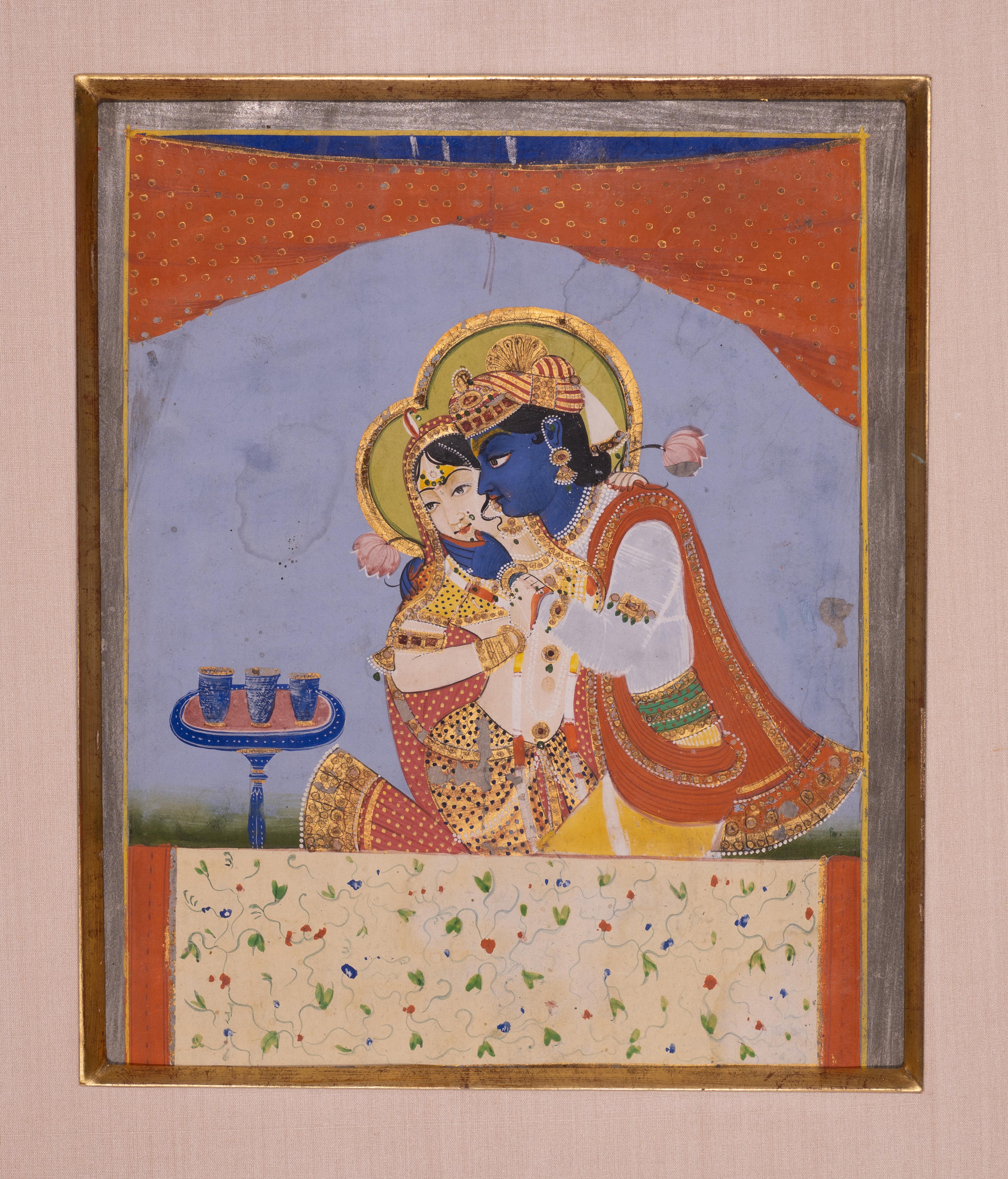 Charmante peinture du Seigneur Krishna et de sa compagne Radha, réalisée à l'aide de pigments minéraux (gouache) avec des rehauts d'or et d'argent, vers le milieu du XIXe siècle, dans le style de Jaipur.

Krishna était un dieu (une incarnation du