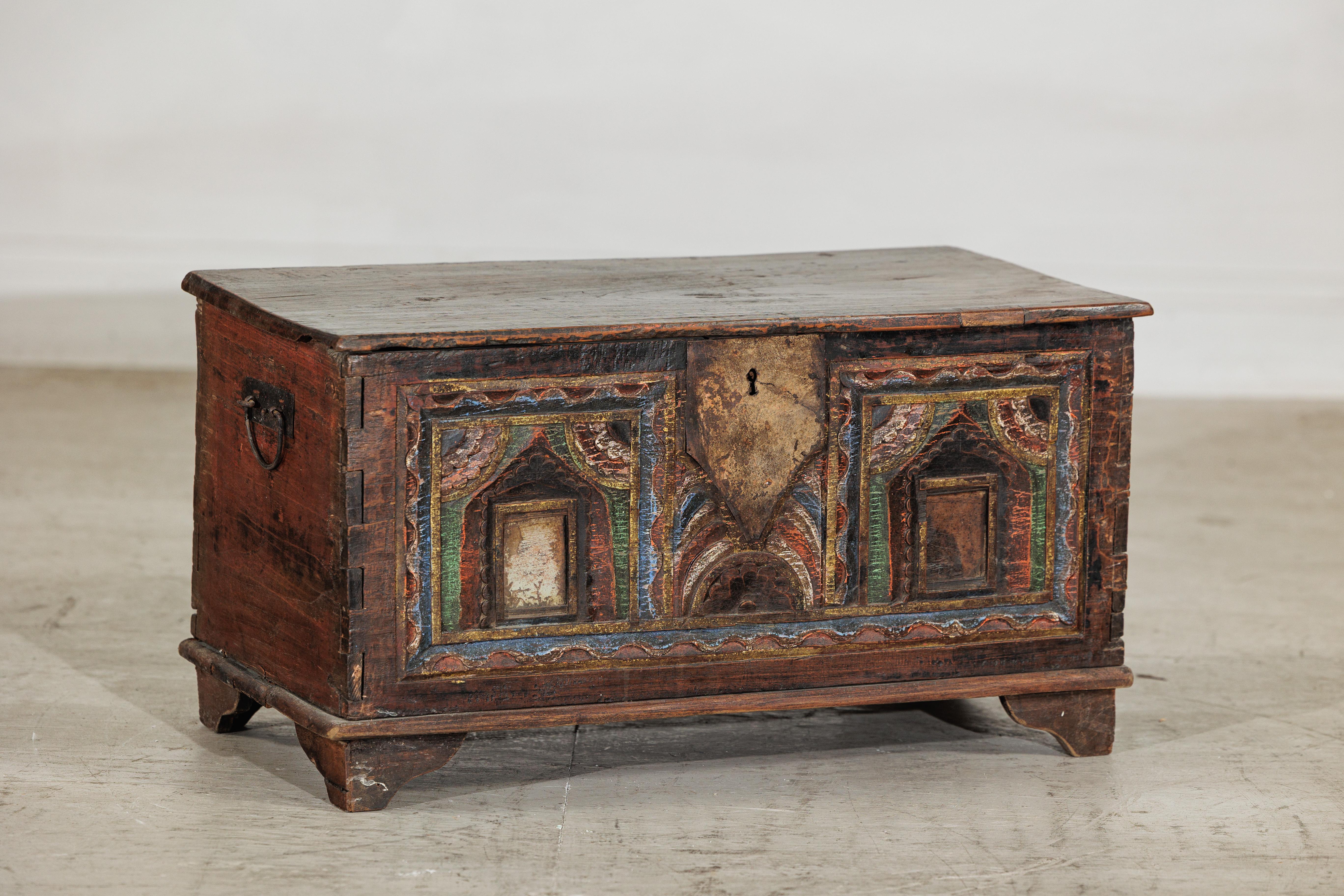Antique Mirror indien peint avec couvercle à charnière et traces de miroirs d'origine en vente 6