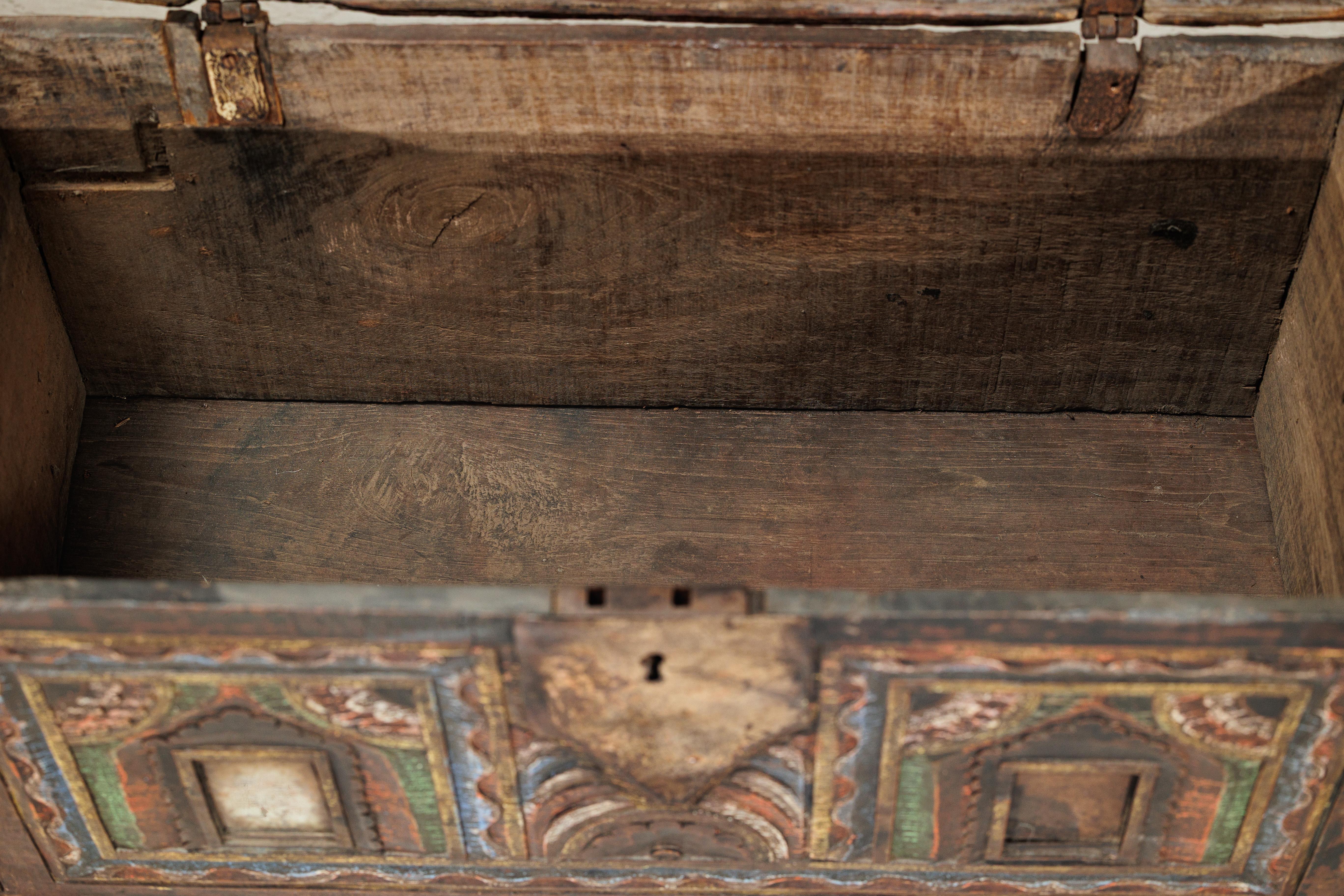 Antique Mirror indien peint avec couvercle à charnière et traces de miroirs d'origine en vente 8