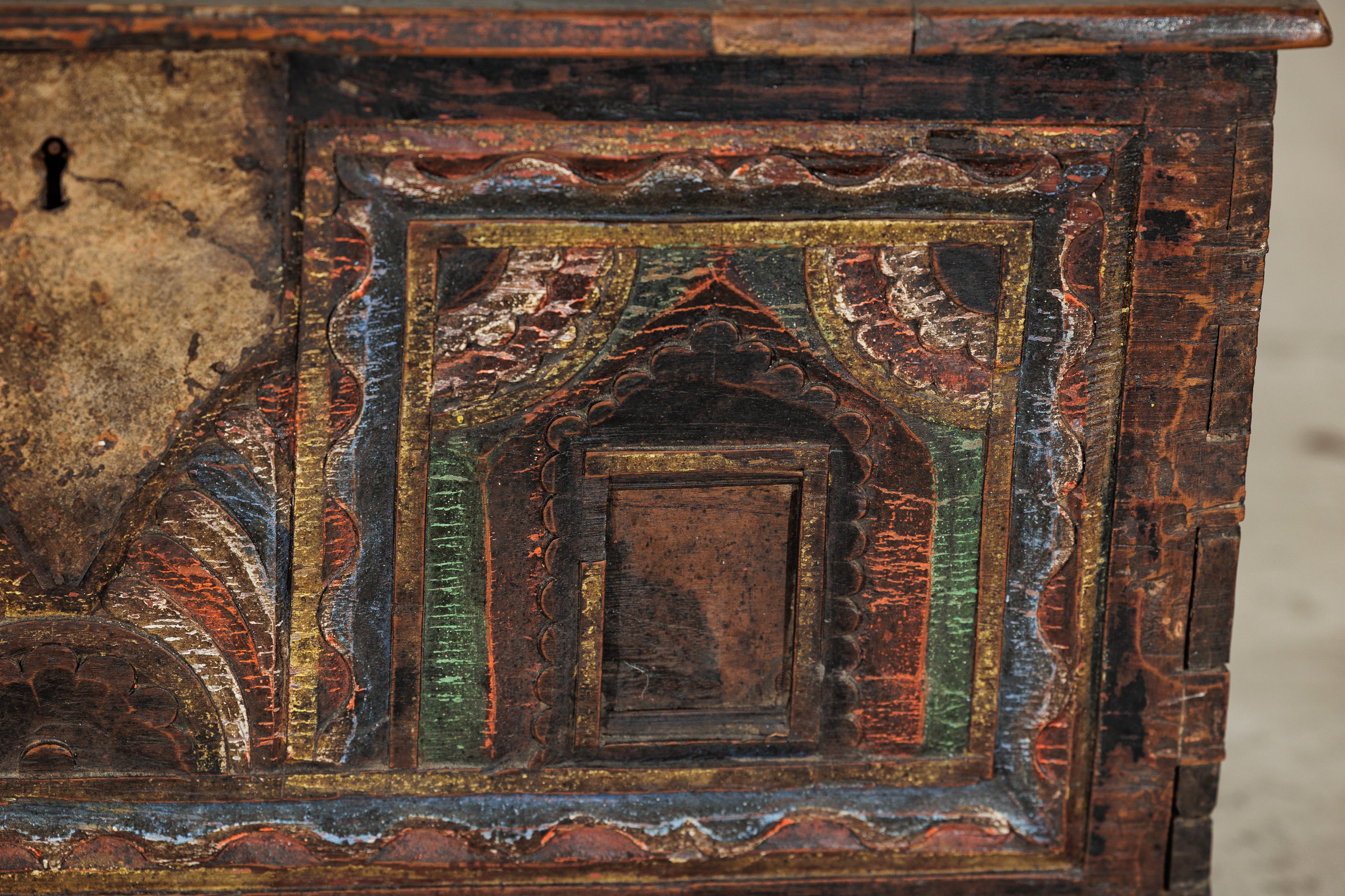 Antique Mirror indien peint avec couvercle à charnière et traces de miroirs d'origine Bon état - En vente à Yonkers, NY
