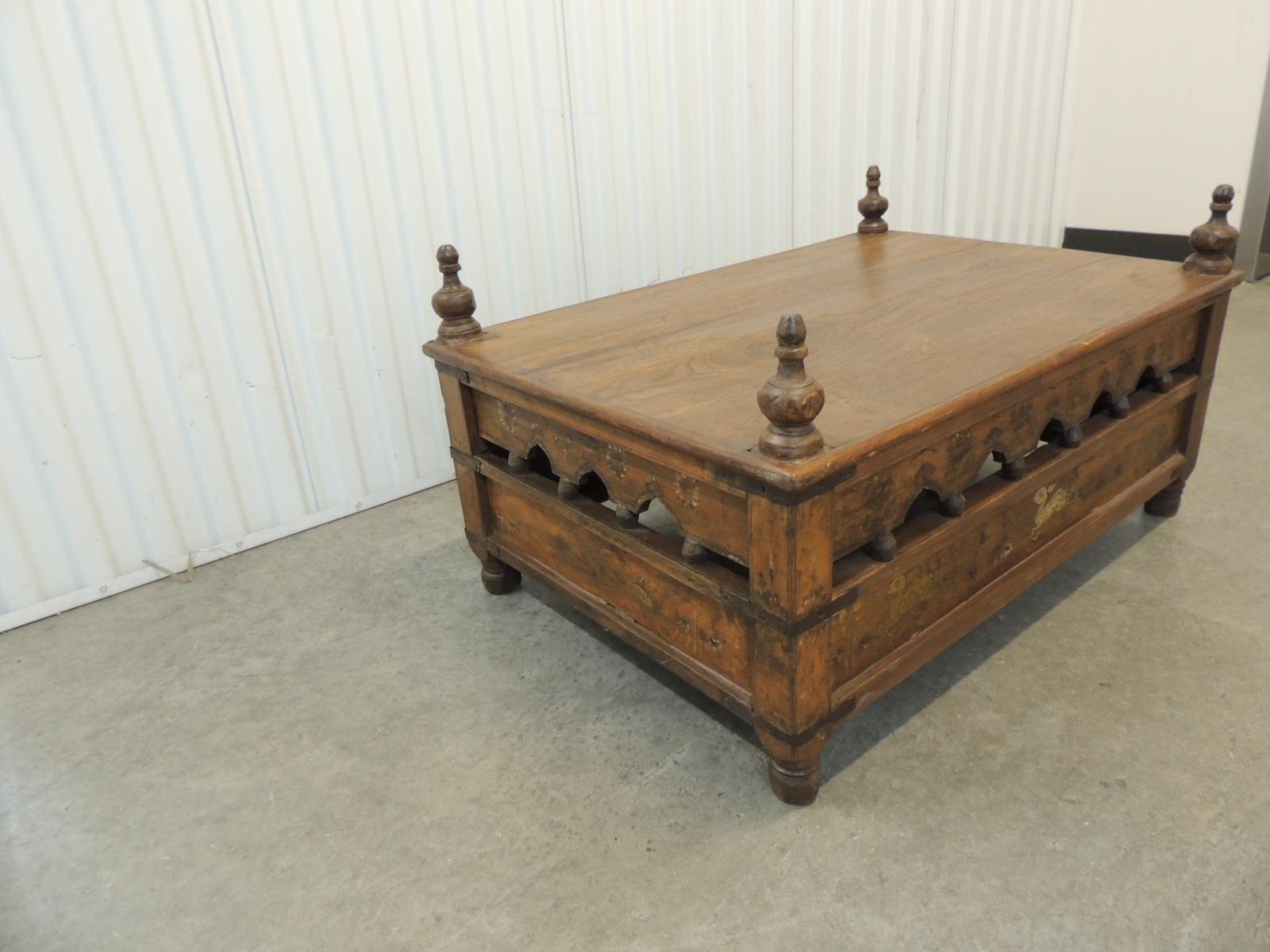 Antique Indian painted coffee table originally a baby crib
Hand painted animals and flowers all around.
Top is vintage.
Size: 21.5” D x 31” W x 12.5” H to top
16.5” H to top of finials.