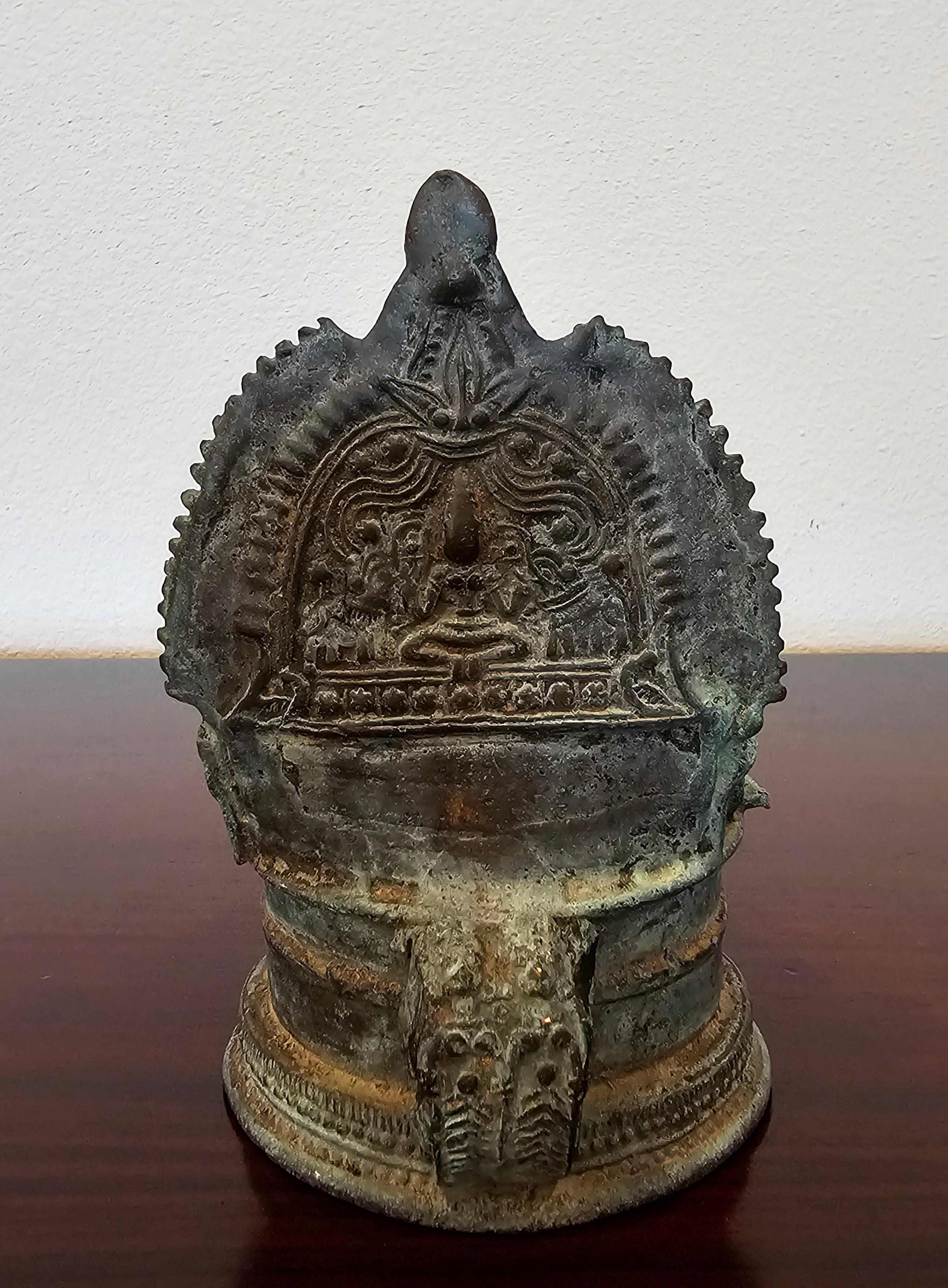 Lampe à huile indienne ancienne du 19ème siècle, en bronze patiné, Inde du Sud en vente 1