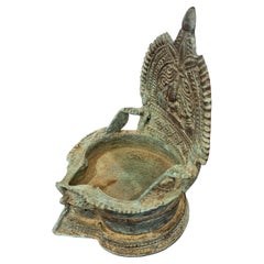Antike indische Öllampe aus patinierter Bronze, 19. Jahrhundert, Südindien