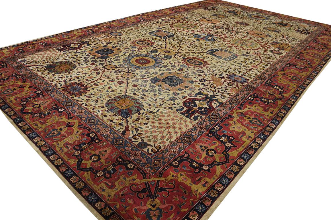 Agra Early 20th Century Indian Lahore Carpet ( 11' x 18'10'' - 335 x 575 ) For Sale