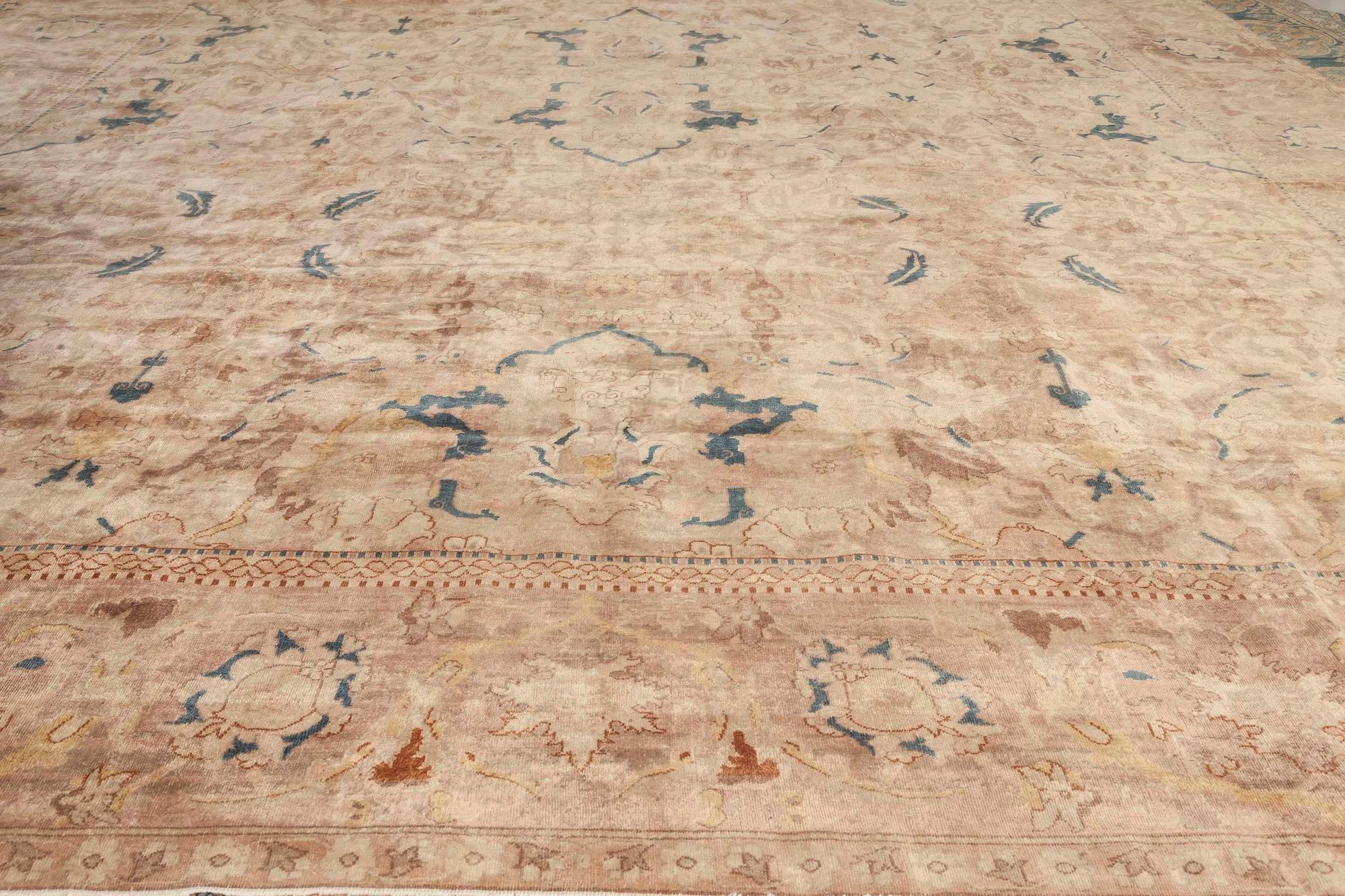 Antique Indian Bold Handmade Wool Rug In Good Condition For Sale In New York, NY