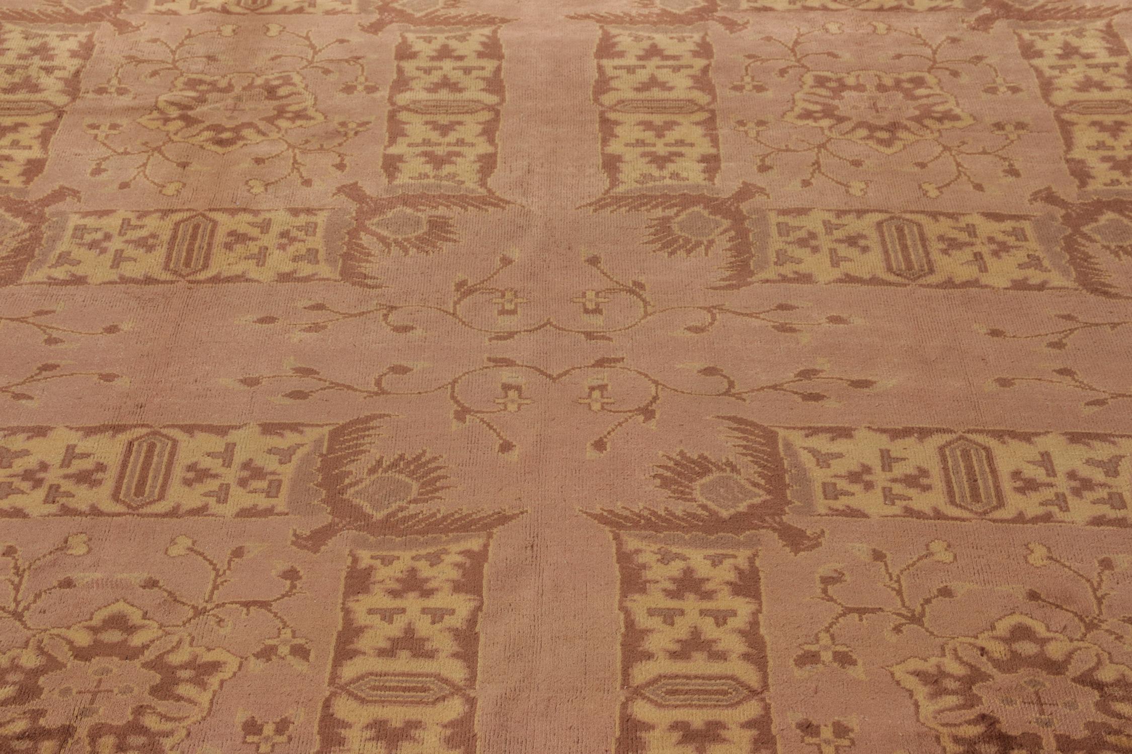 Antiker indischer Teppich in Violett, Braun, Gold mit Blumenmuster von Teppich & Kelim (Handgeknüpft) im Angebot