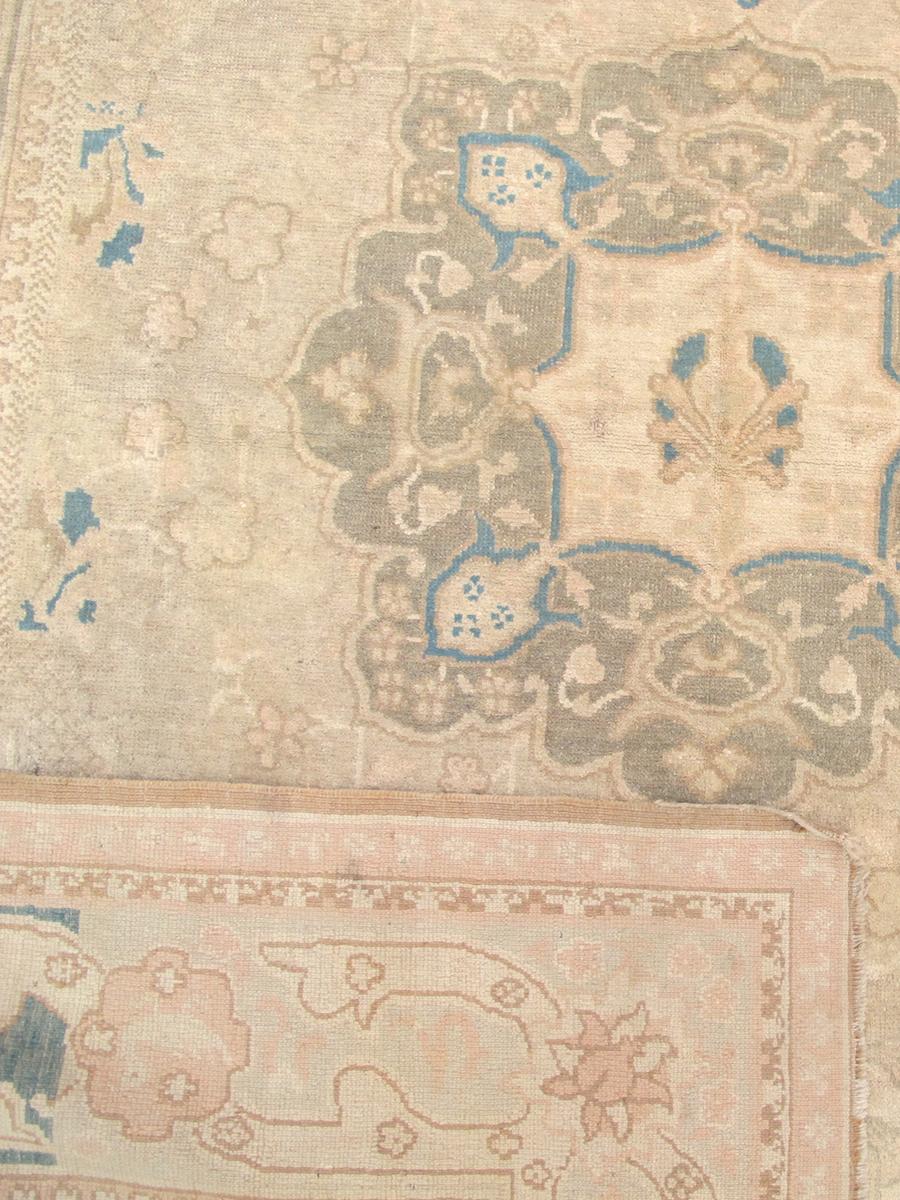 Antiker indischer Teppich, spätes 19. Jahrhundert (Handgeknüpft) im Angebot