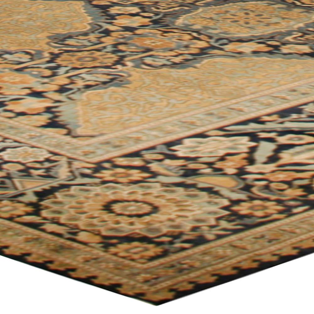 Antique Indian Hand Knotted Wool Rug Size Adjusted In Good Condition For Sale In New York, NY