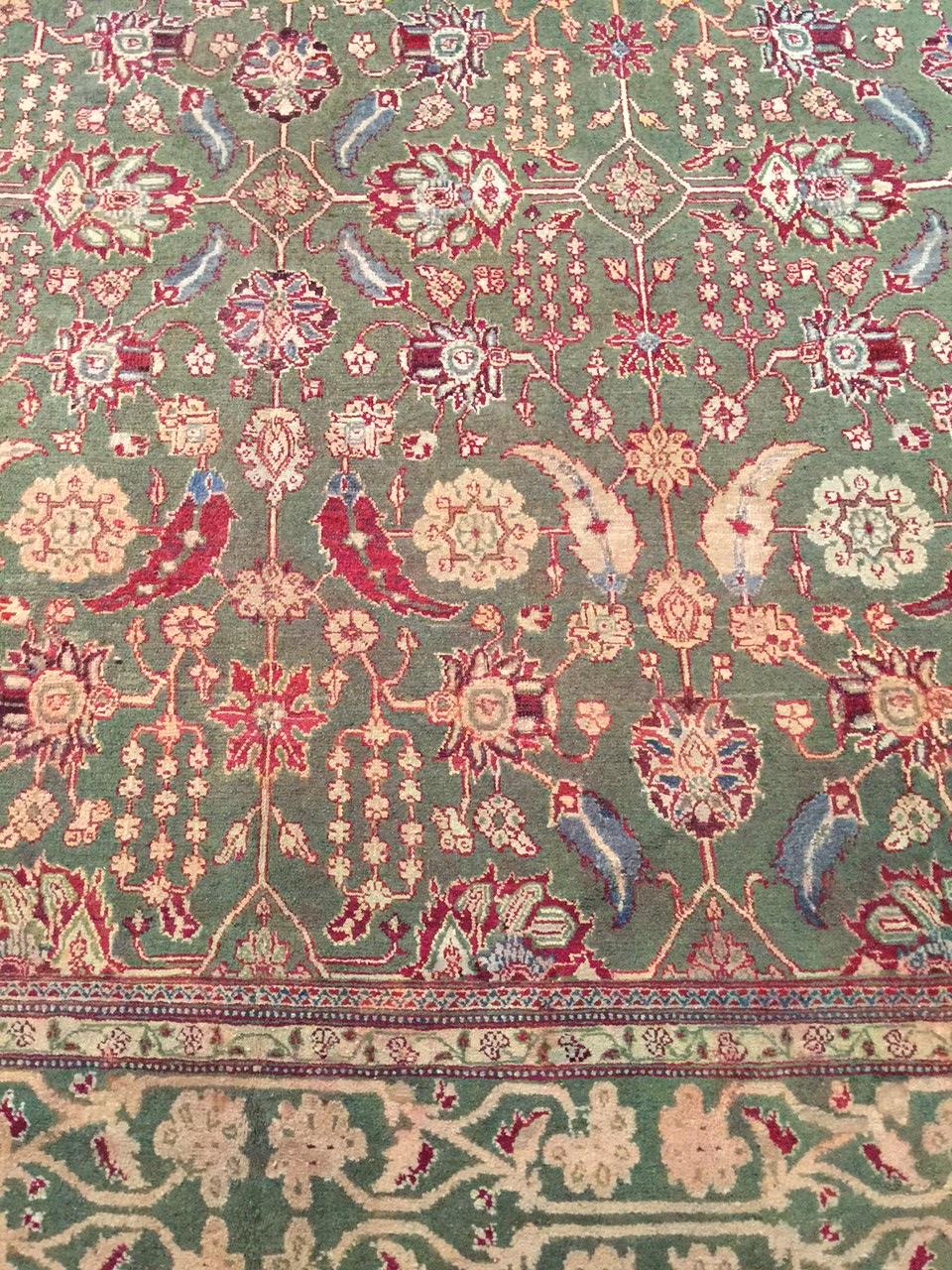 Antiker indischer Sage Green Agra Teppich,  8'10 x 11'6 (Indisch) im Angebot