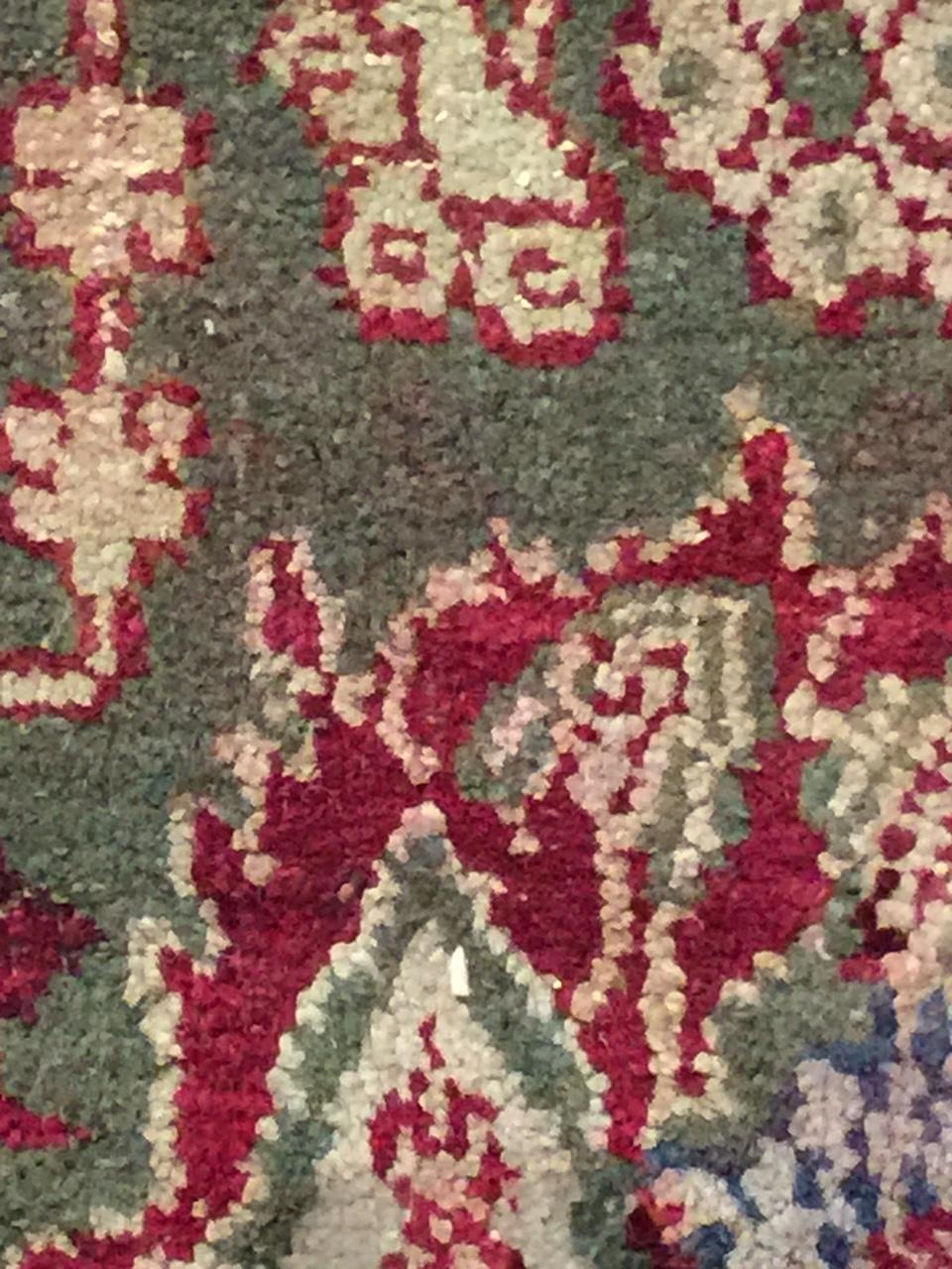 Antiker indischer Sage Green Agra Teppich,  8'10 x 11'6 (Handgeknüpft) im Angebot