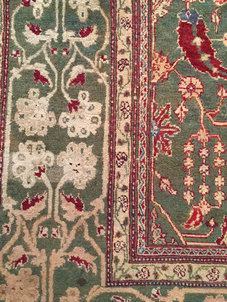 Antiker indischer Sage Green Agra Teppich,  8'10 x 11'6 (19. Jahrhundert) im Angebot