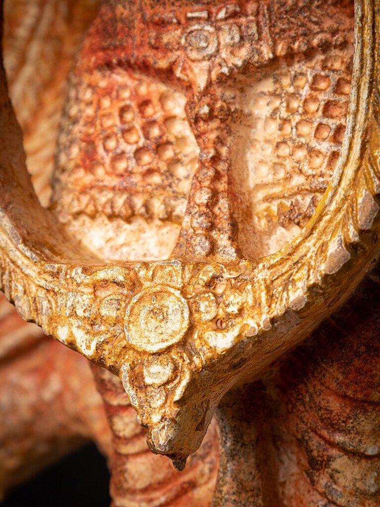 Ancienne pierre de grès indienne Garuda d'Inde en vente 8