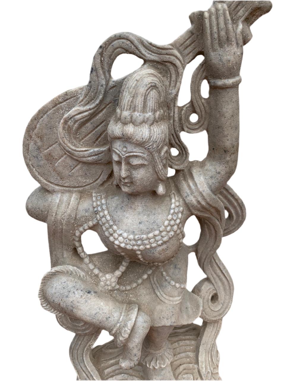 XIXe siècle Antique Indian Saraswati Godess Indoor/Outdoor Stone Sculpture en vente
