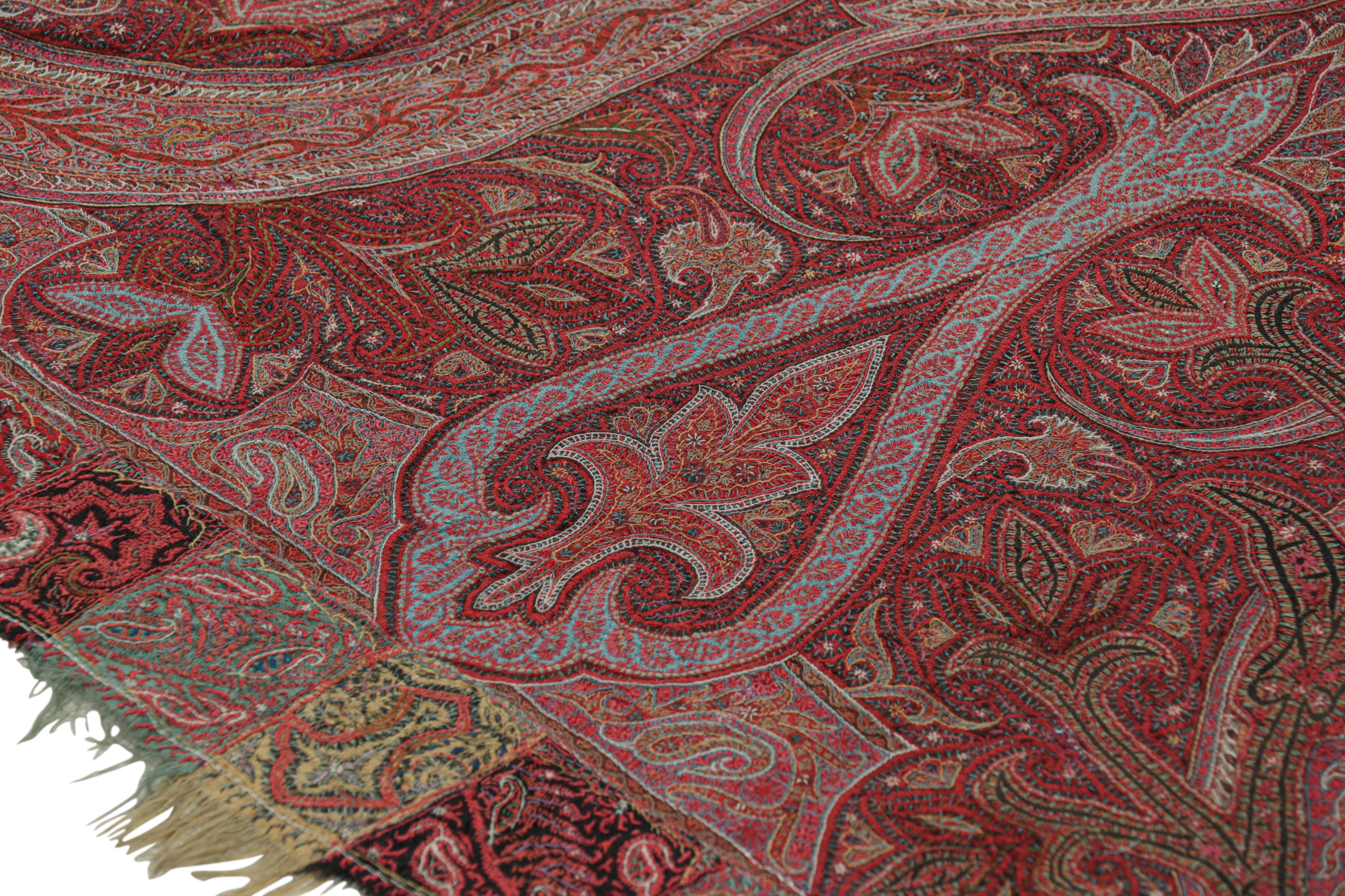 Inizio XX secolo Antico scialle indiano in borgogna con fiori e medaglione nero  Rug & Kilim in vendita