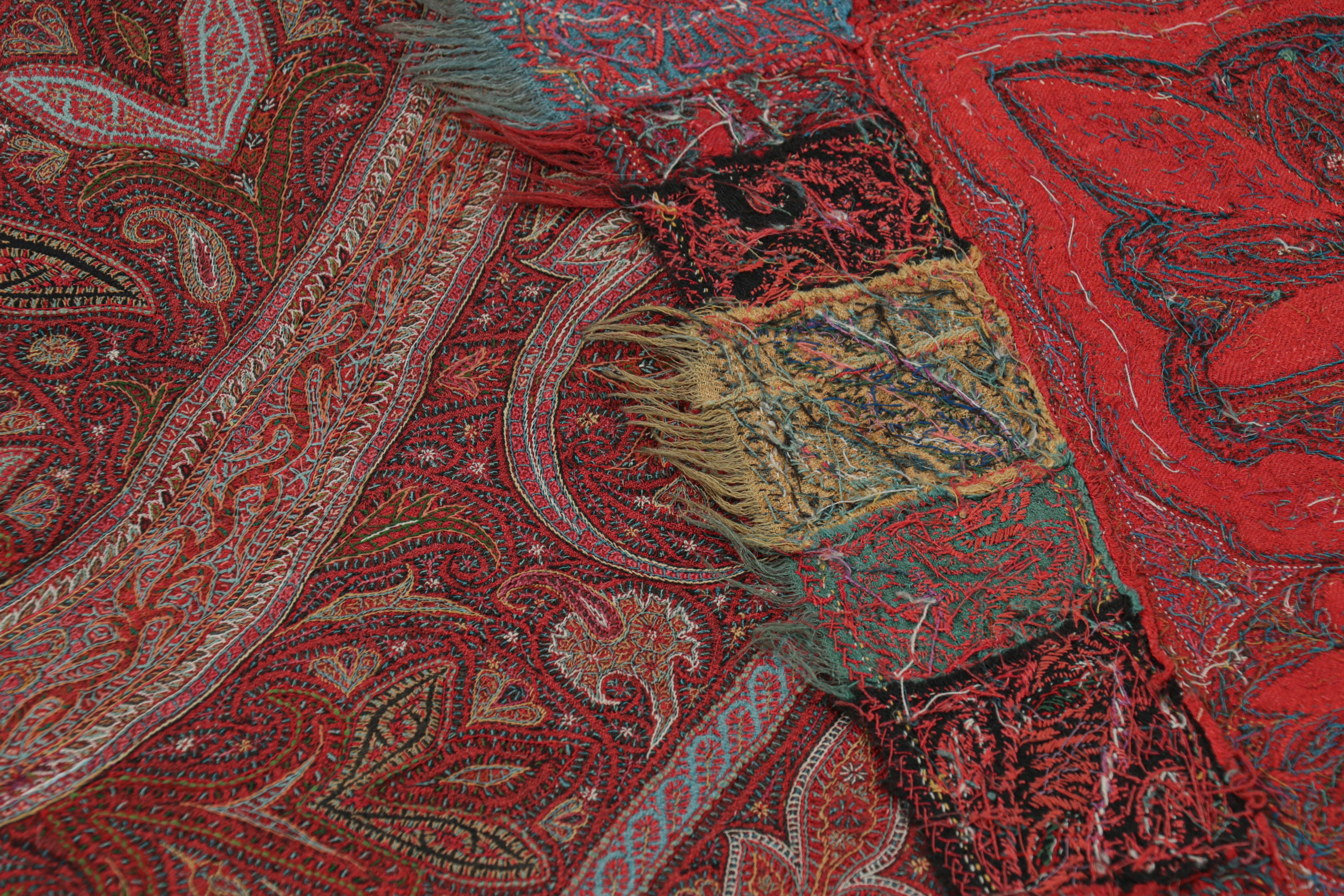 Lana Antico scialle indiano in borgogna con fiori e medaglione nero  Rug & Kilim in vendita
