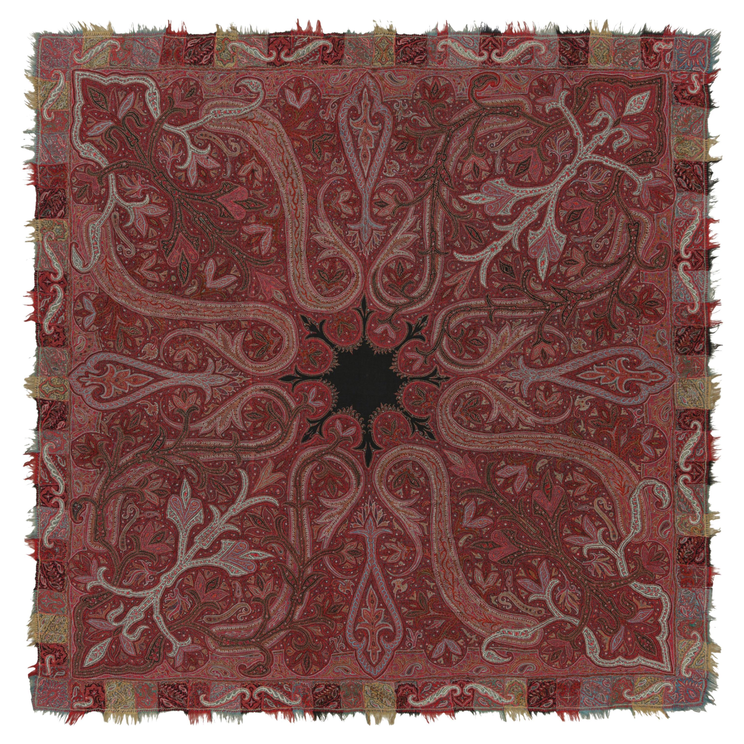 Antiguo chal indio en burdeos con flores y medallón negro  Rug & Kilim