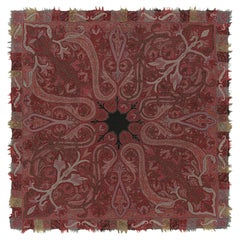 Antiker indischer Schal in Burgunderrot mit Blumenmuster und schwarzem Medaillon  Rug & Kilim