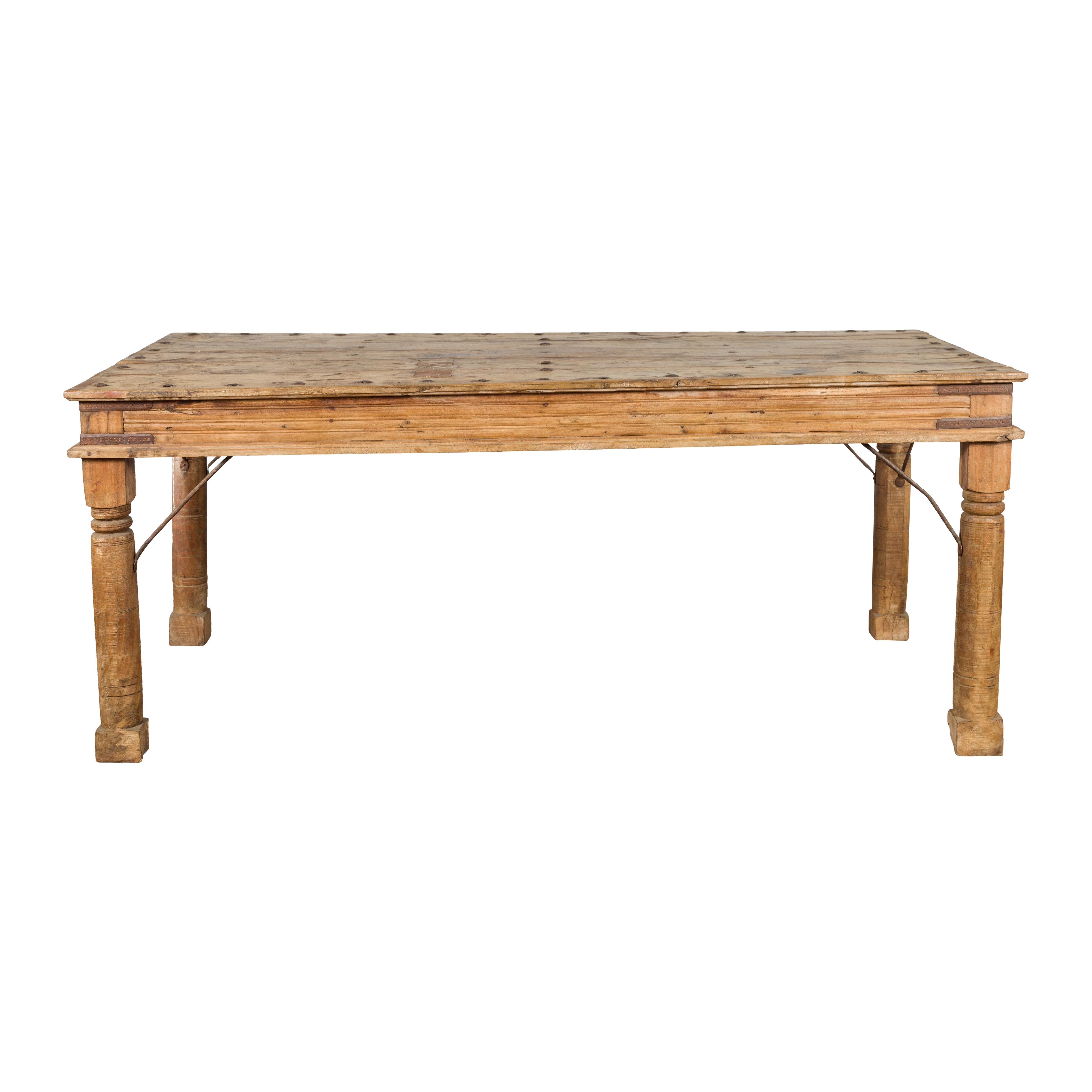 Table de salle à manger indienne ancienne en bois de Sheesham avec accents en fer en vente 11
