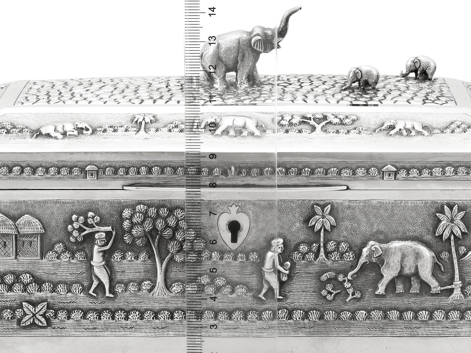 Antike indische Schmuckschatulle und Handspiegel aus Silberschmuck, um 1890 im Angebot 11