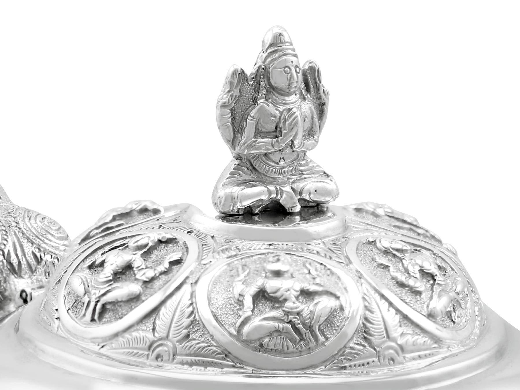 Antike indische Silber-Teekanne aus Silber (20. Jahrhundert) im Angebot
