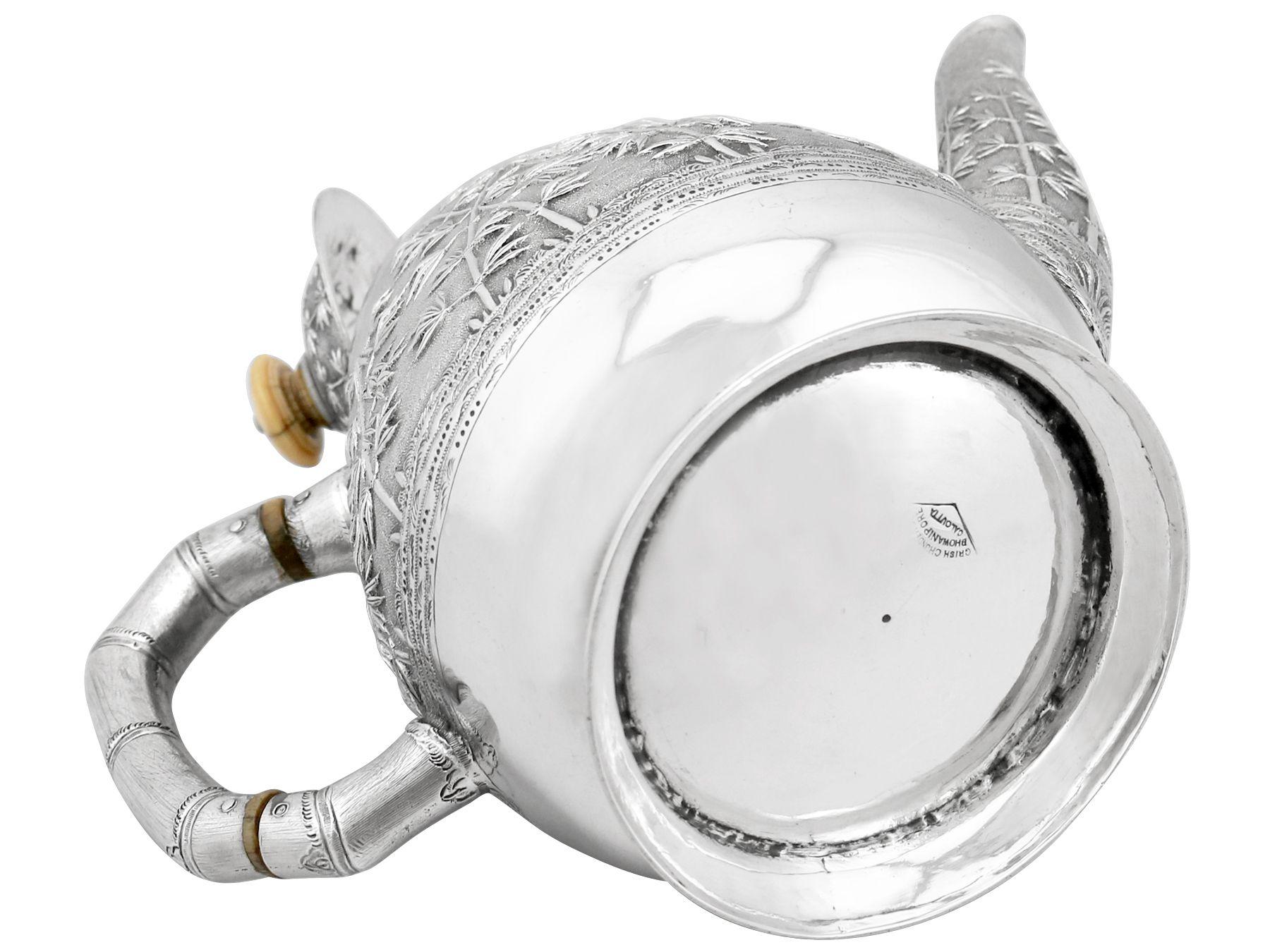 Antiguo servicio de té de tres piezas de plata de la India en venta 7