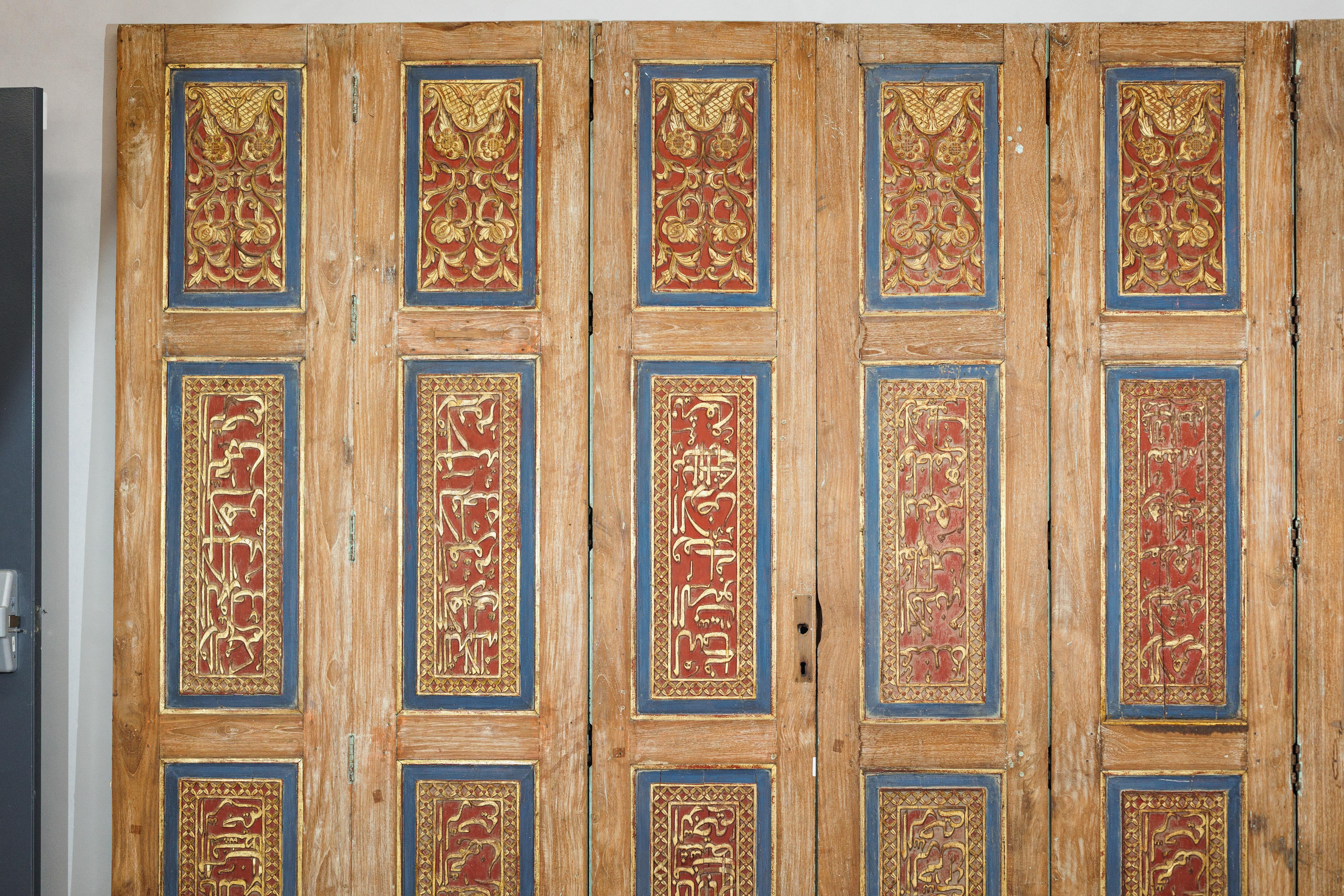 Antique Indian Six-Panel Carved Wooden Screen with Calligraphic Inscriptions In Good Condition For Sale In Yonkers, NY
