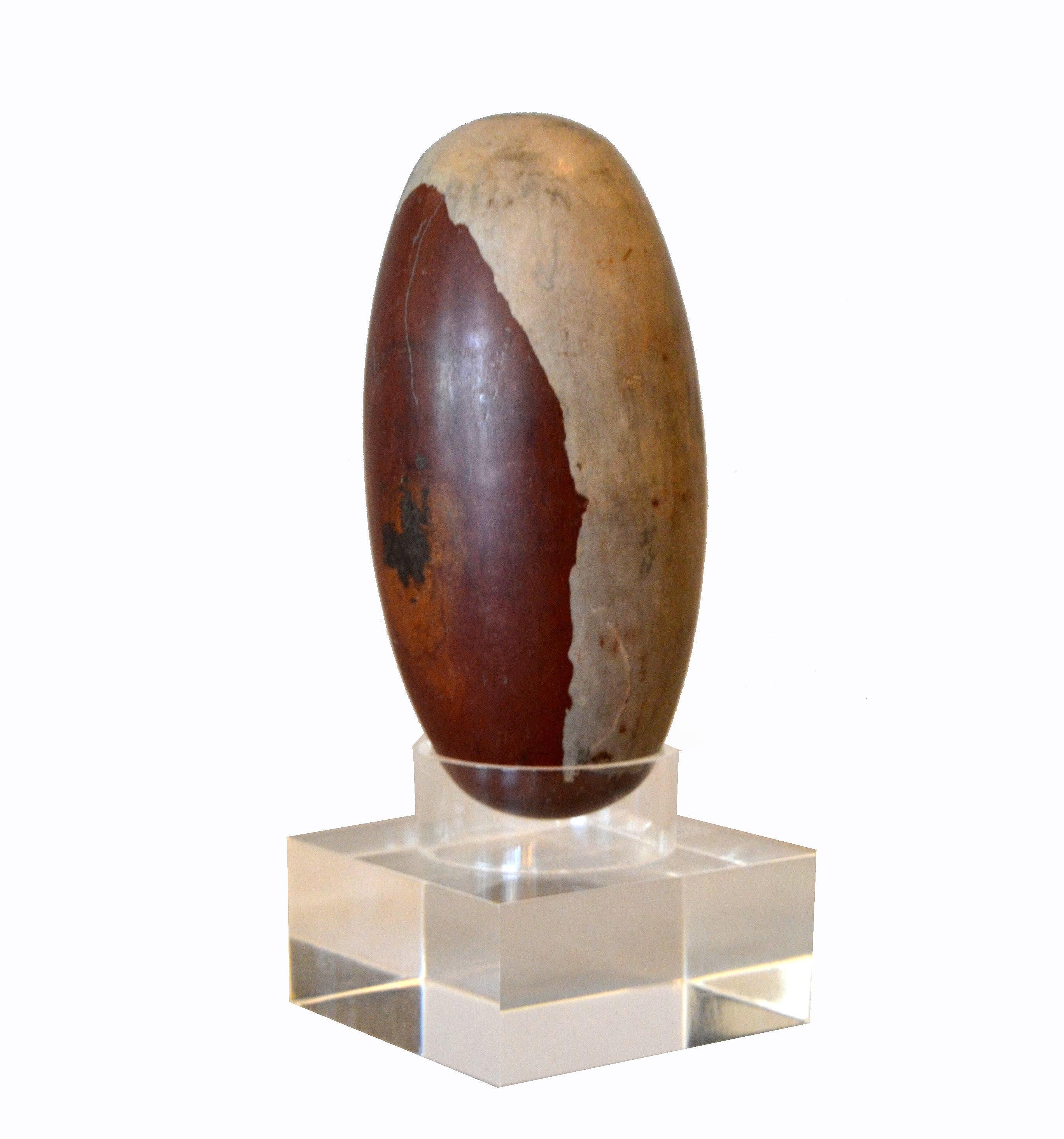 Antique Indian Tantric Shiva Lingam stone presented on a clear Lucite stand.
Please not the unique grain pattern of the stone.
Simply lovely and a great gift for this holiday season.