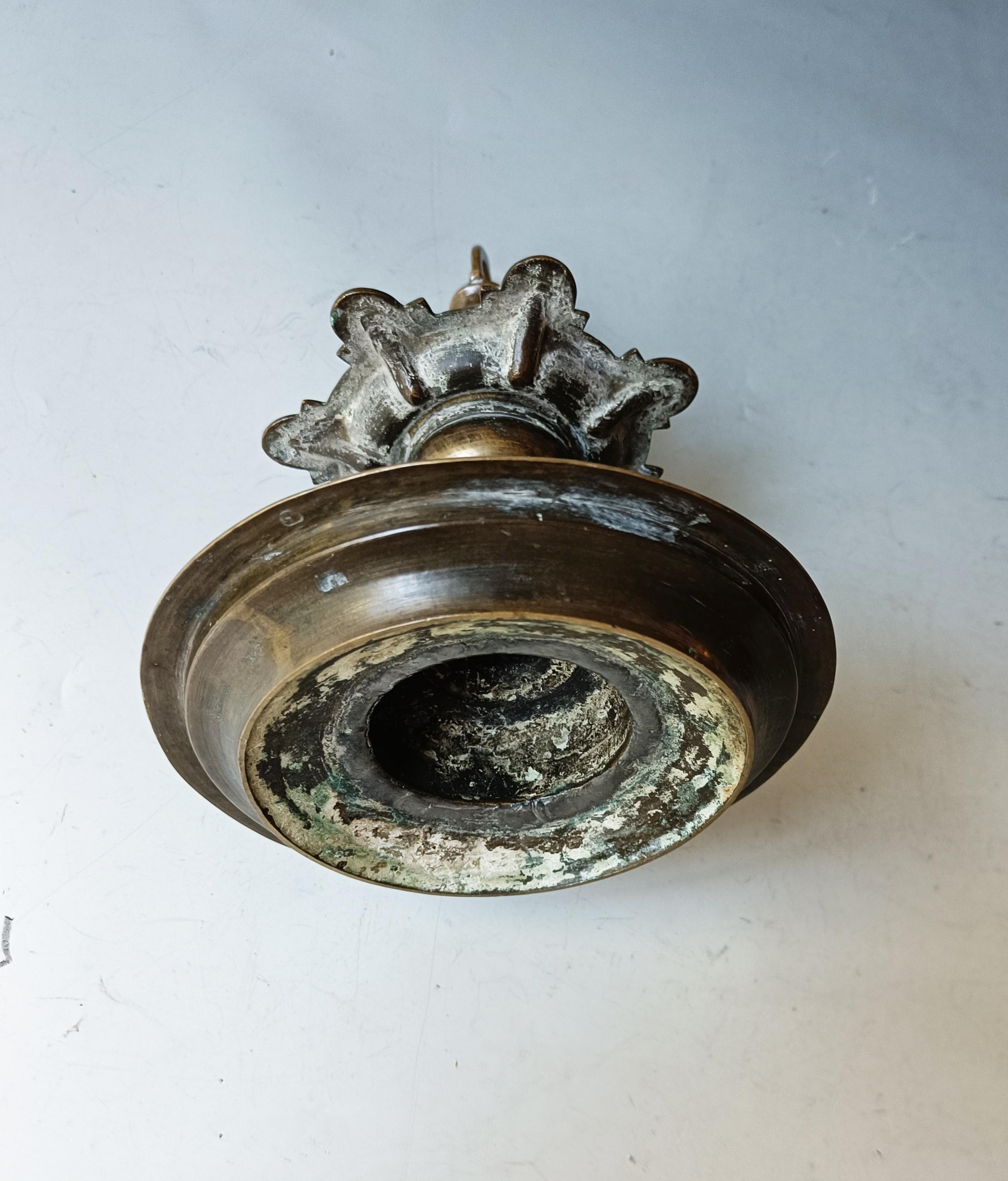 Aceite antiguo de templo indio  lámpara asiática hindú Diseño de interiores estilismo Arte asiático Hecho a mano