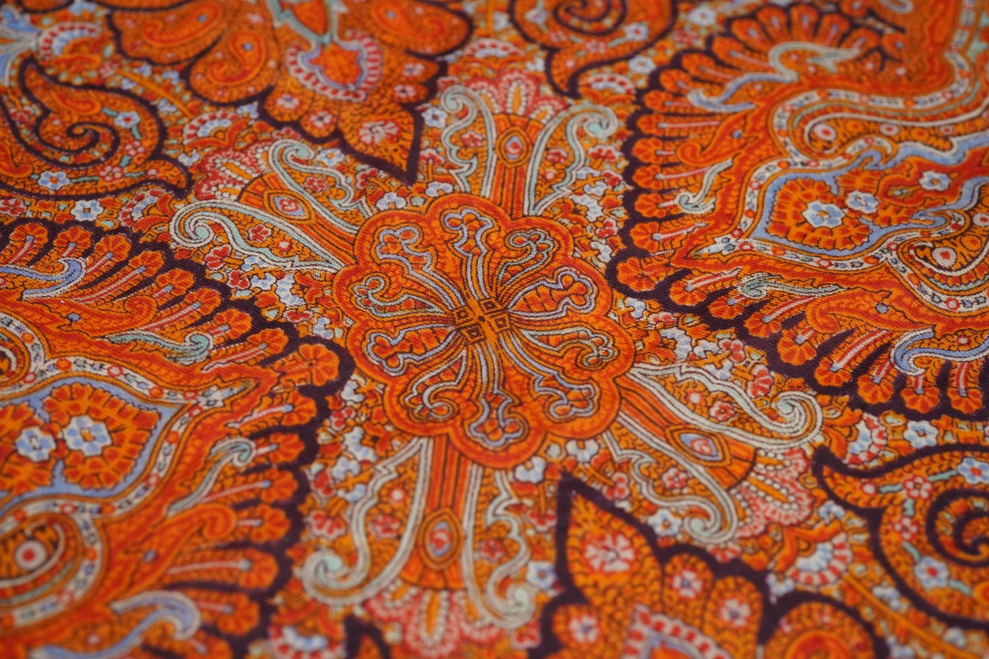Indiano Antico tessuto indiano Paisley Shall. Parte centrale sinistra mancante 5'2'' x 10'1'' in vendita