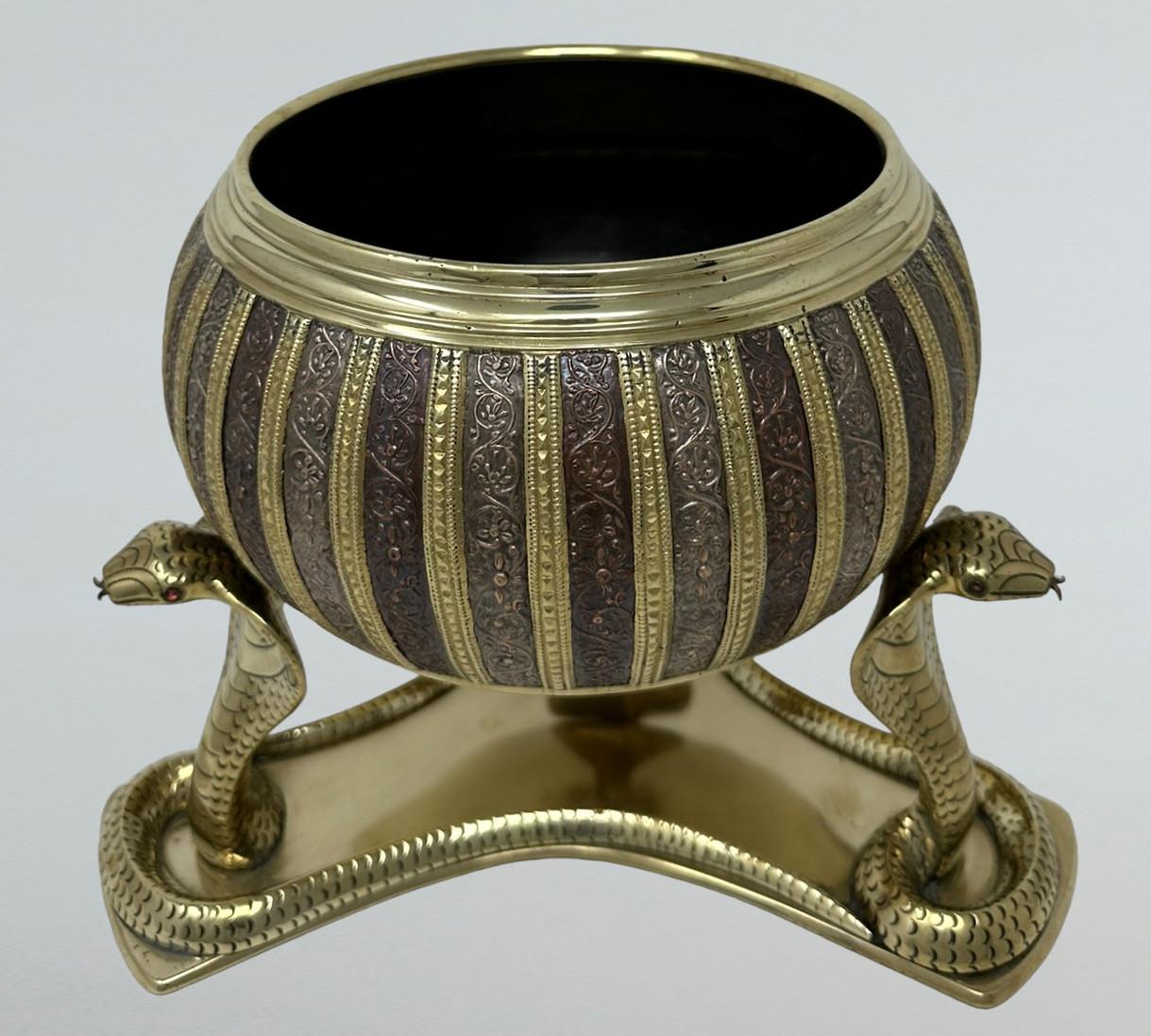 Antique Indian Victorian Brass Copper Jardiniere Centerpiece Cobra Tripod Base In Good Condition In Dublin, Ireland