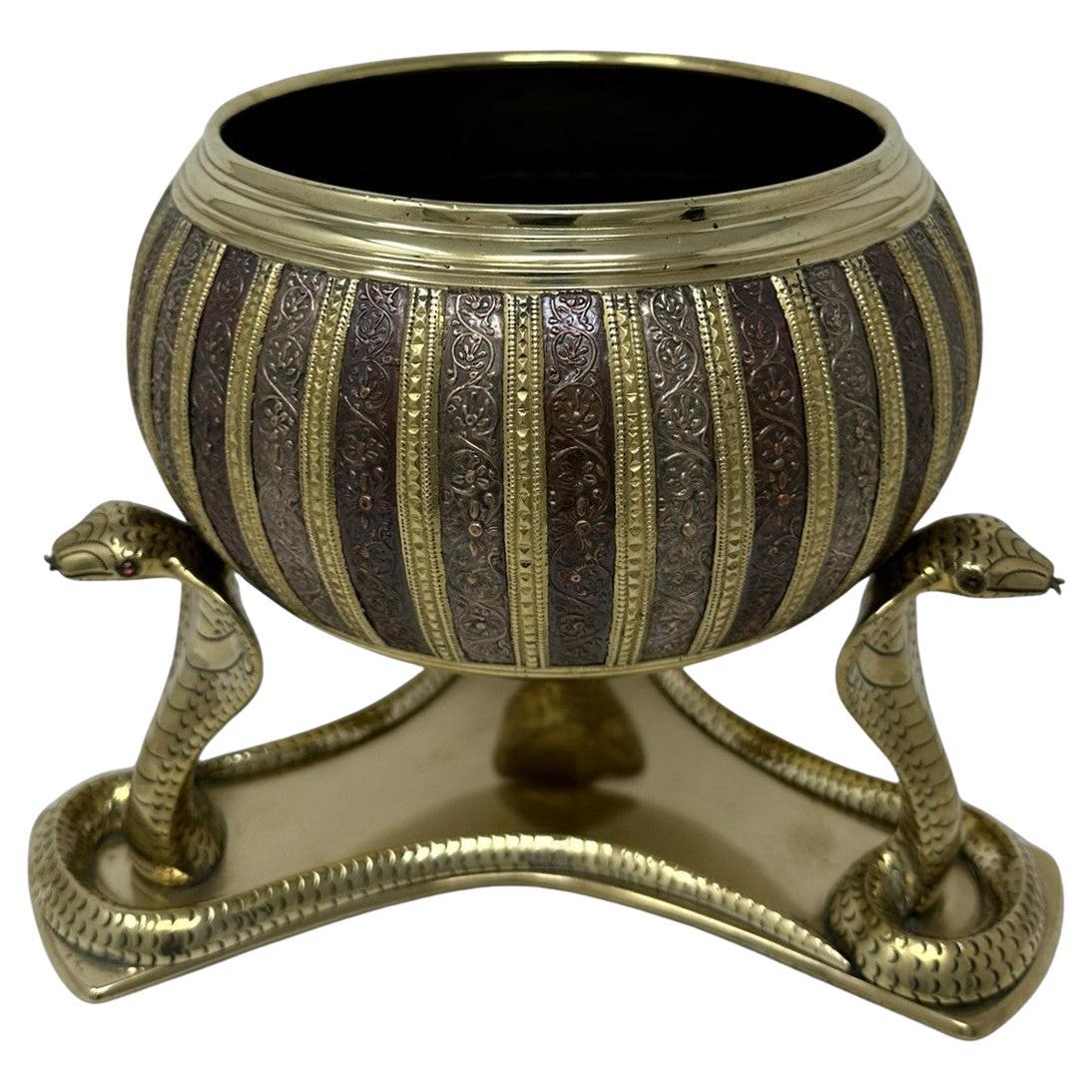 Antiquité Indian Victorian Brass Copper Jardiniere Centerpiece Cobra Tripod Base 