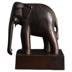 Antigua figura de elefante de madera de la India/animal tallado/circa 1920