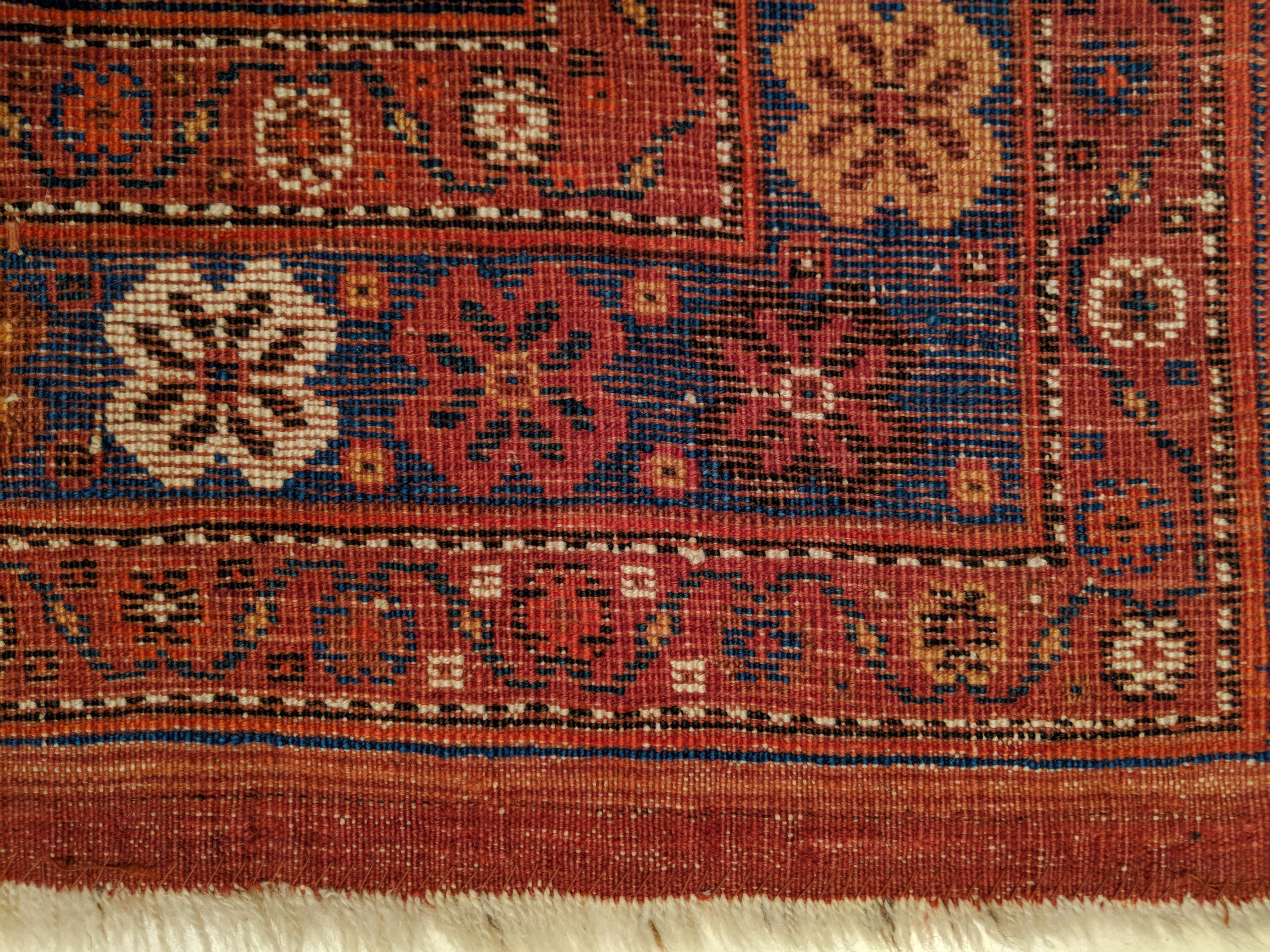 Tribal Antique afshar bleu indigo avec motif d'arbre en spirale polychrome en vente