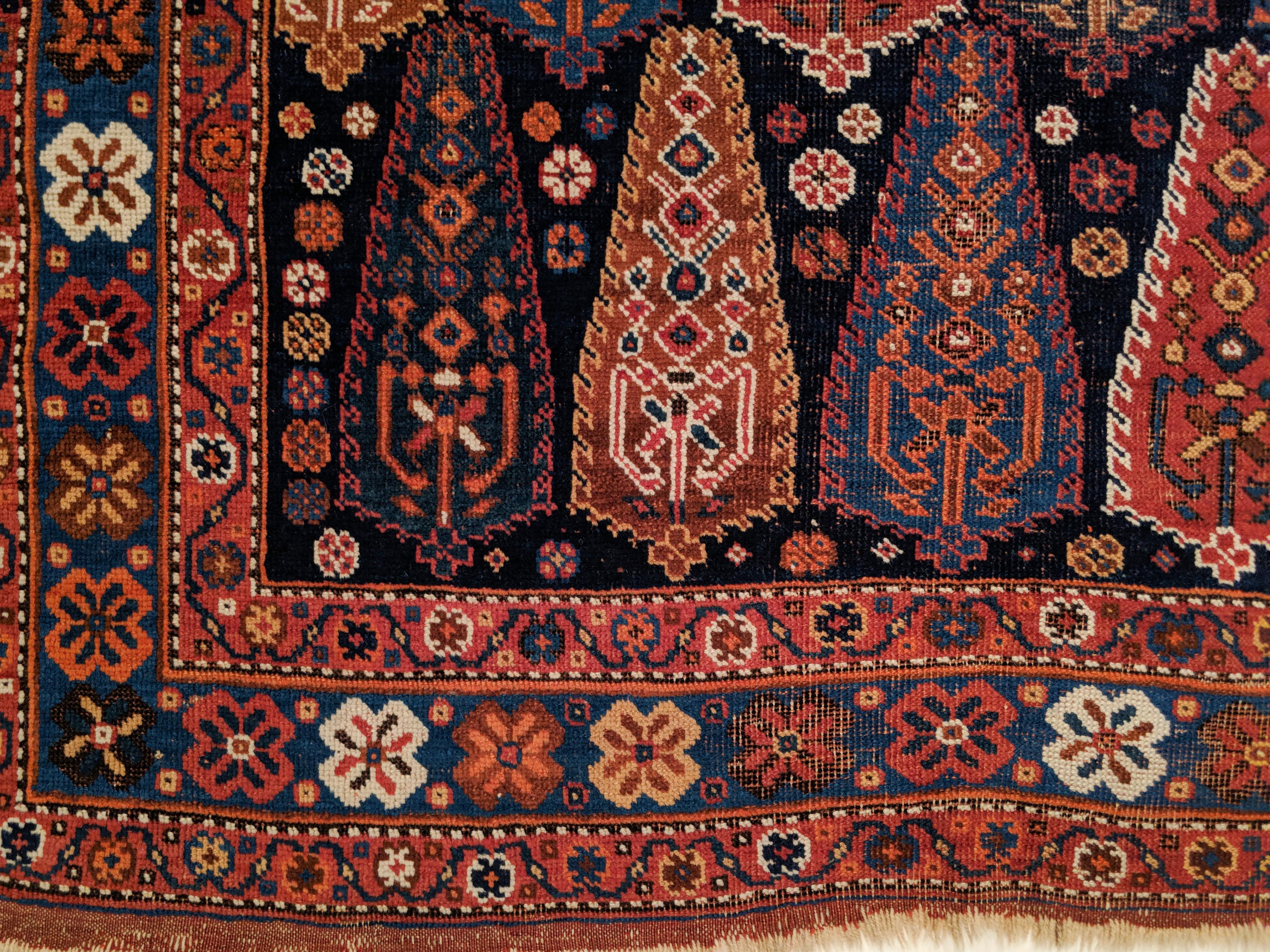 Centrasiatique Antique afshar bleu indigo avec motif d'arbre en spirale polychrome en vente
