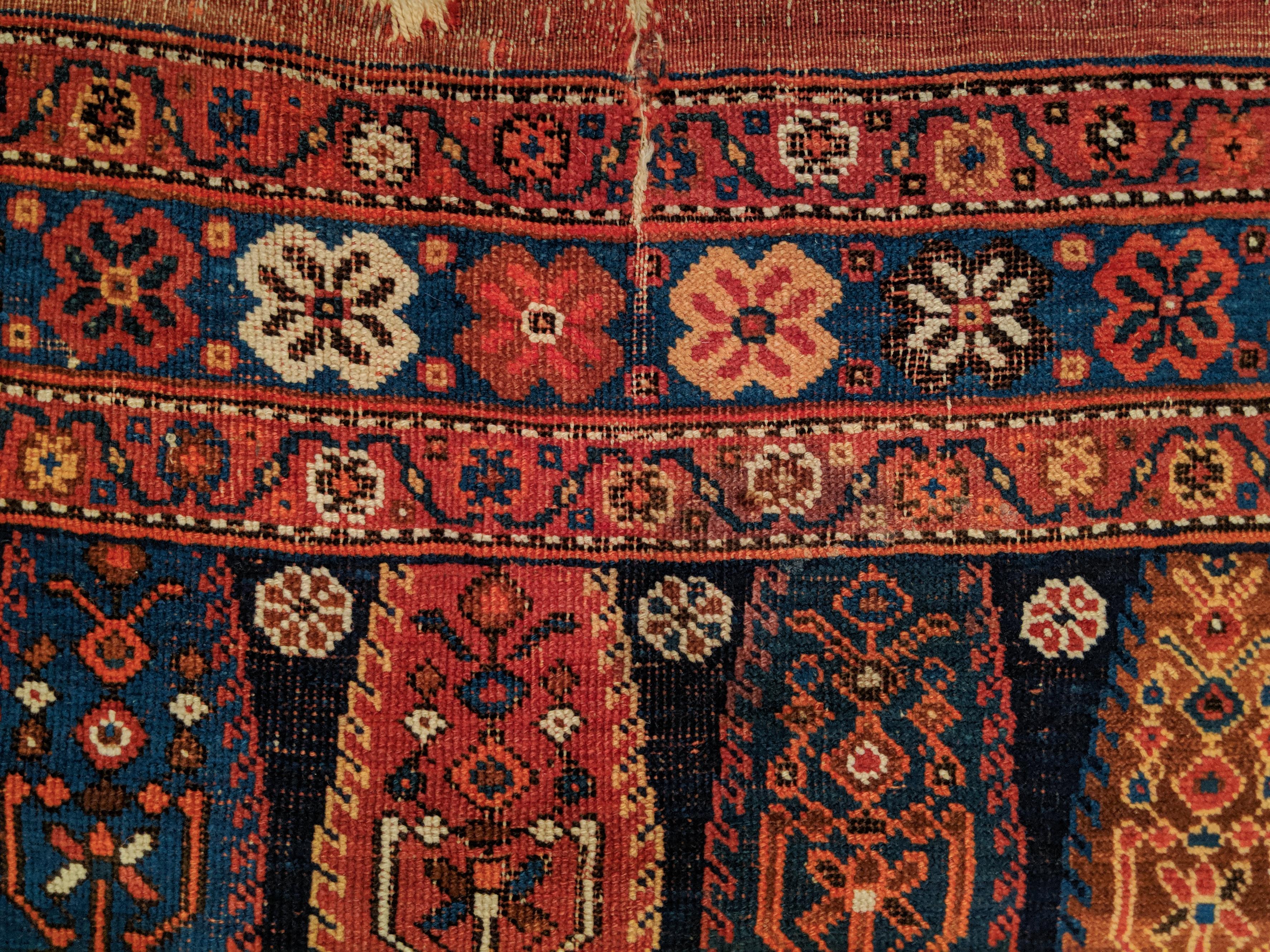 XIXe siècle Antique afshar bleu indigo avec motif d'arbre en spirale polychrome en vente