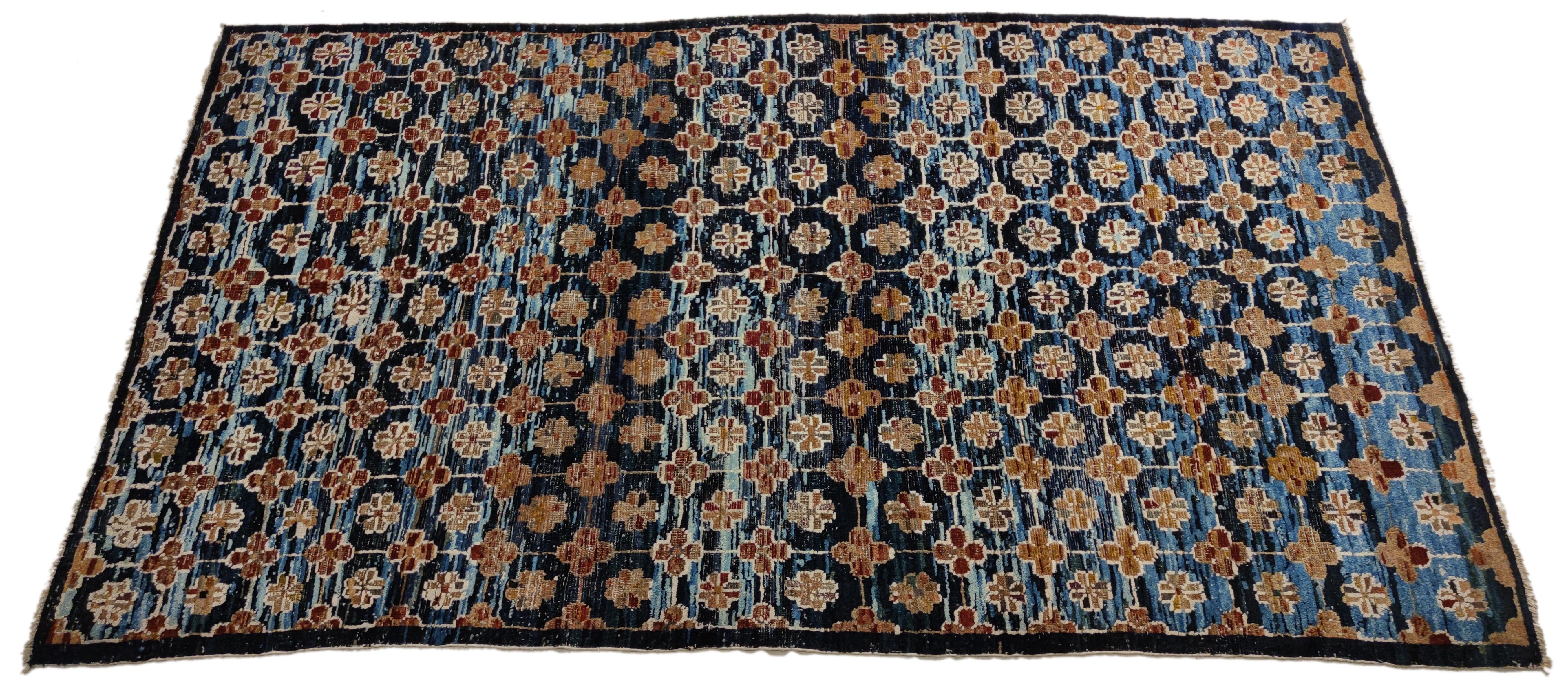 Ming Ancien tapis chinois Ningxia géométrique bleu indigo avec rosettes dans les compartiments en vente