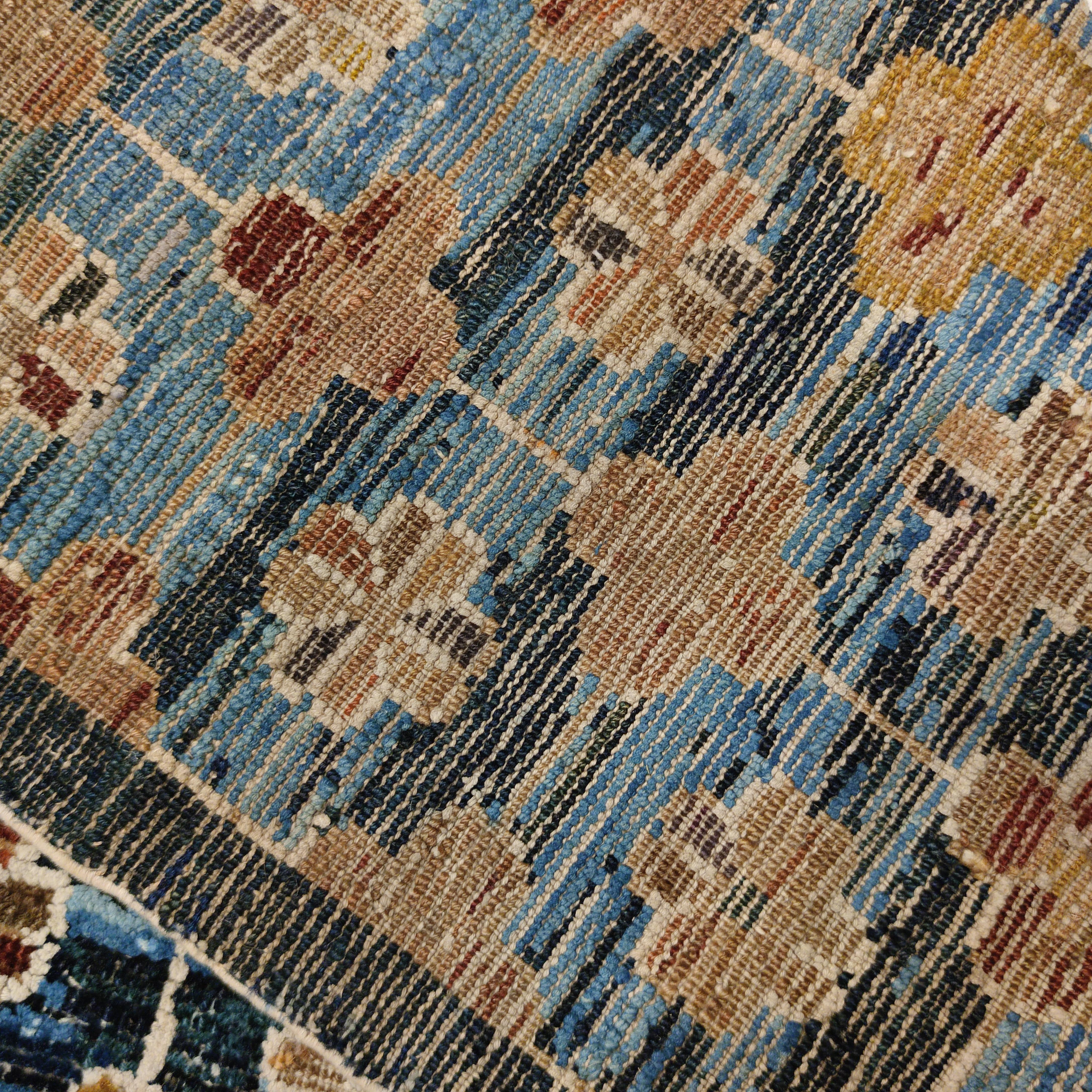 Ancien tapis chinois Ningxia géométrique bleu indigo avec rosettes dans les compartiments en vente 1